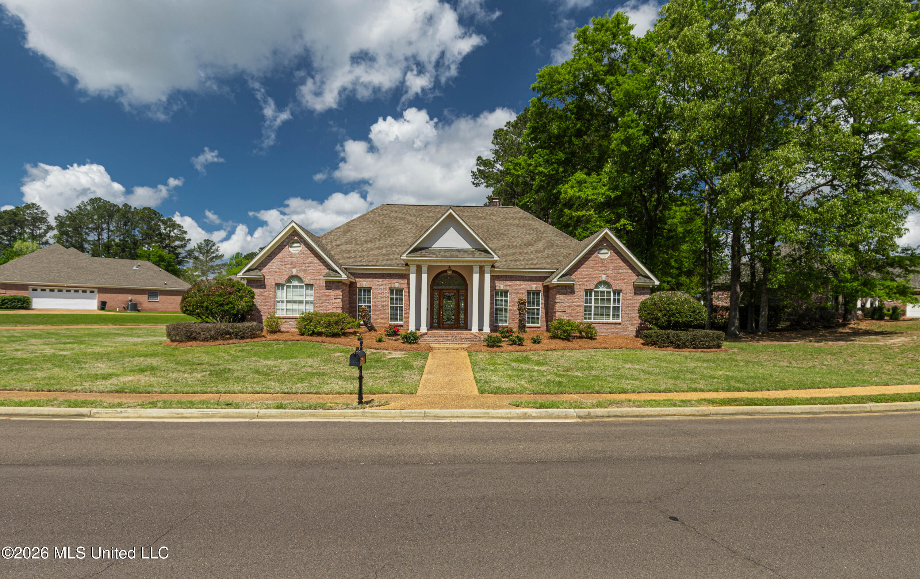 407 Thorngate Drive Property Photo 1