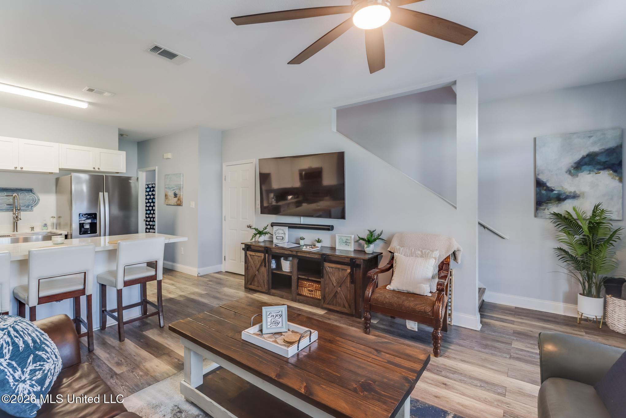 1140 Century Oaks Drive Property Photo 6