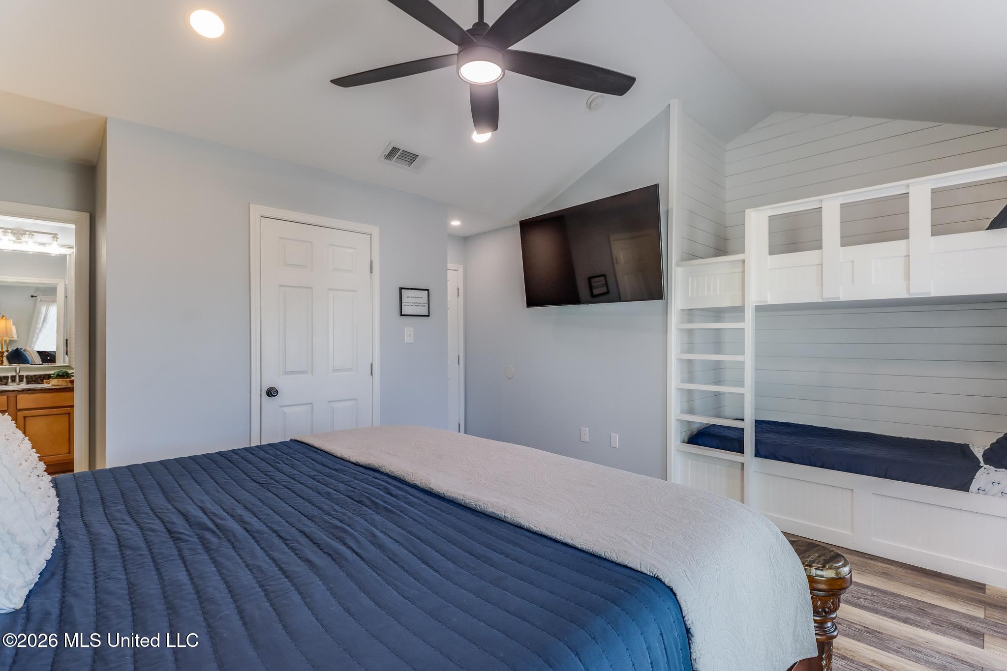 1140 Century Oaks Drive Property Photo 21