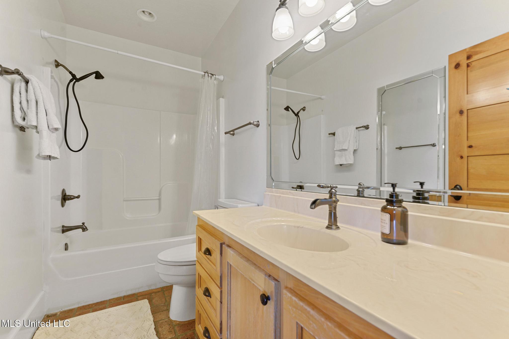 106 Ashwood Drive Property Photo 27