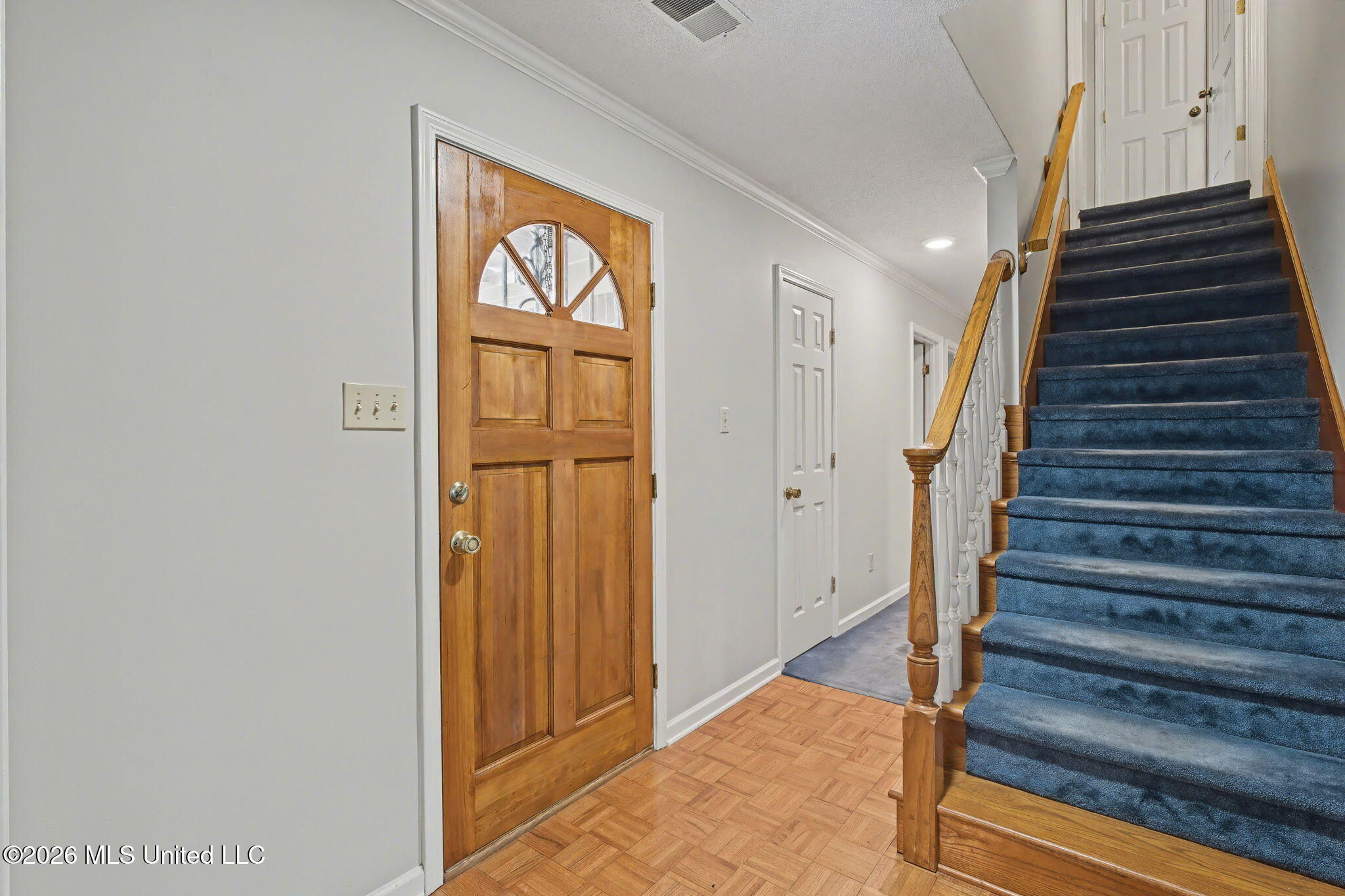5900 Paloma Drive Property Photo 6