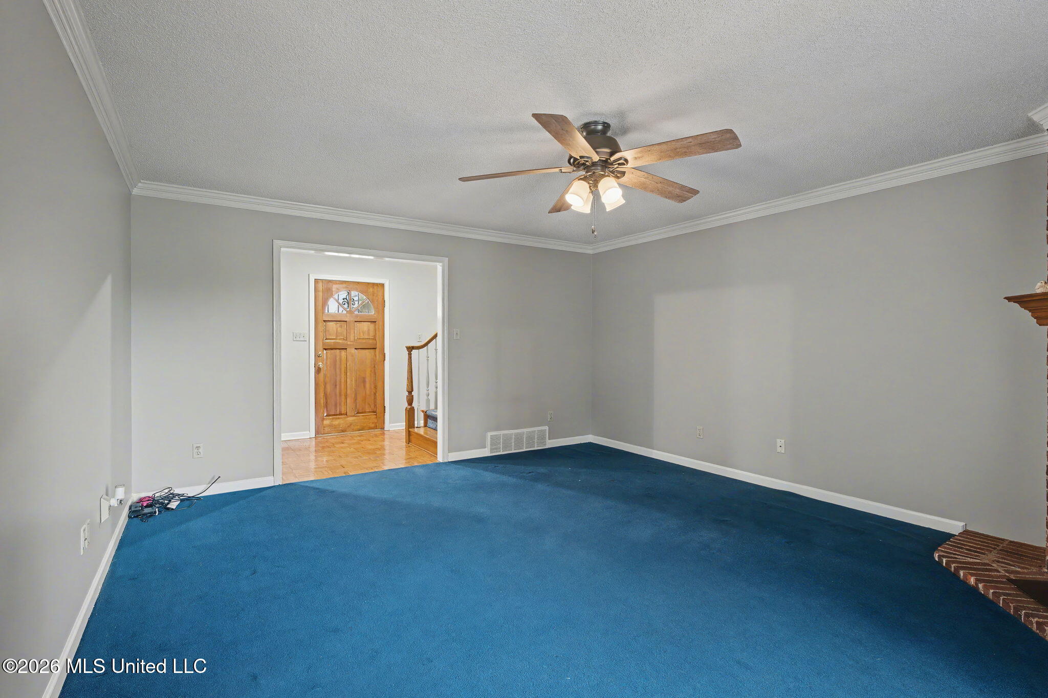 5900 Paloma Drive Property Photo 8