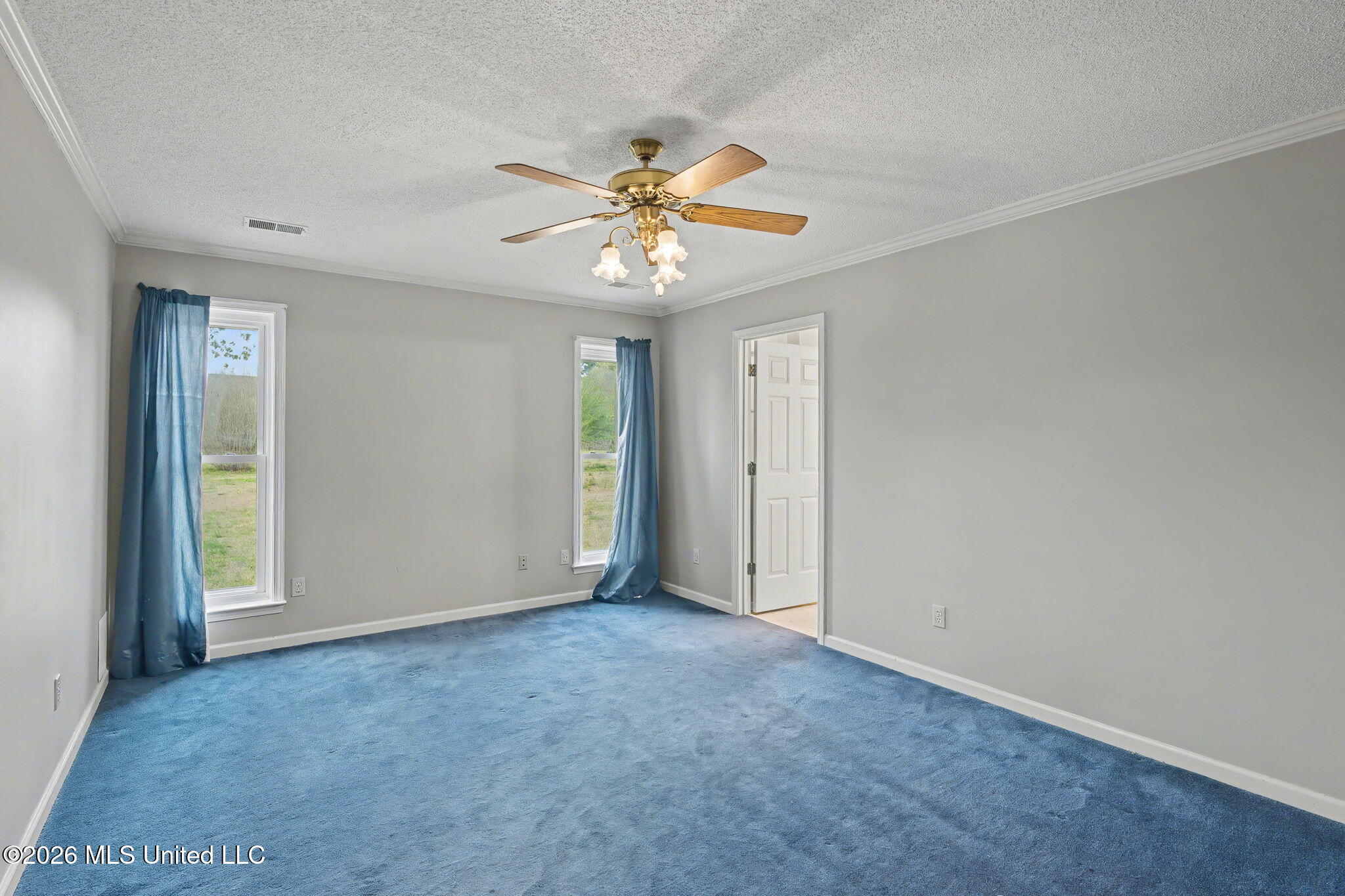5900 Paloma Drive Property Photo 17