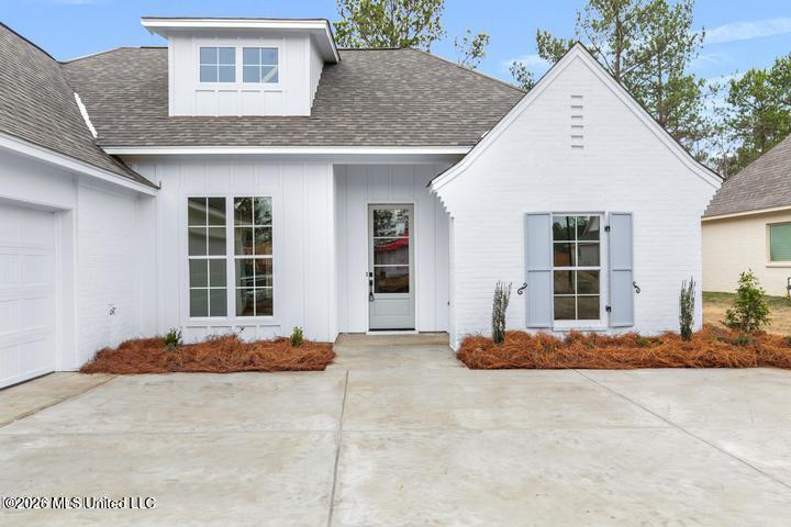 118 Lake Crest Drive Property Photo 2
