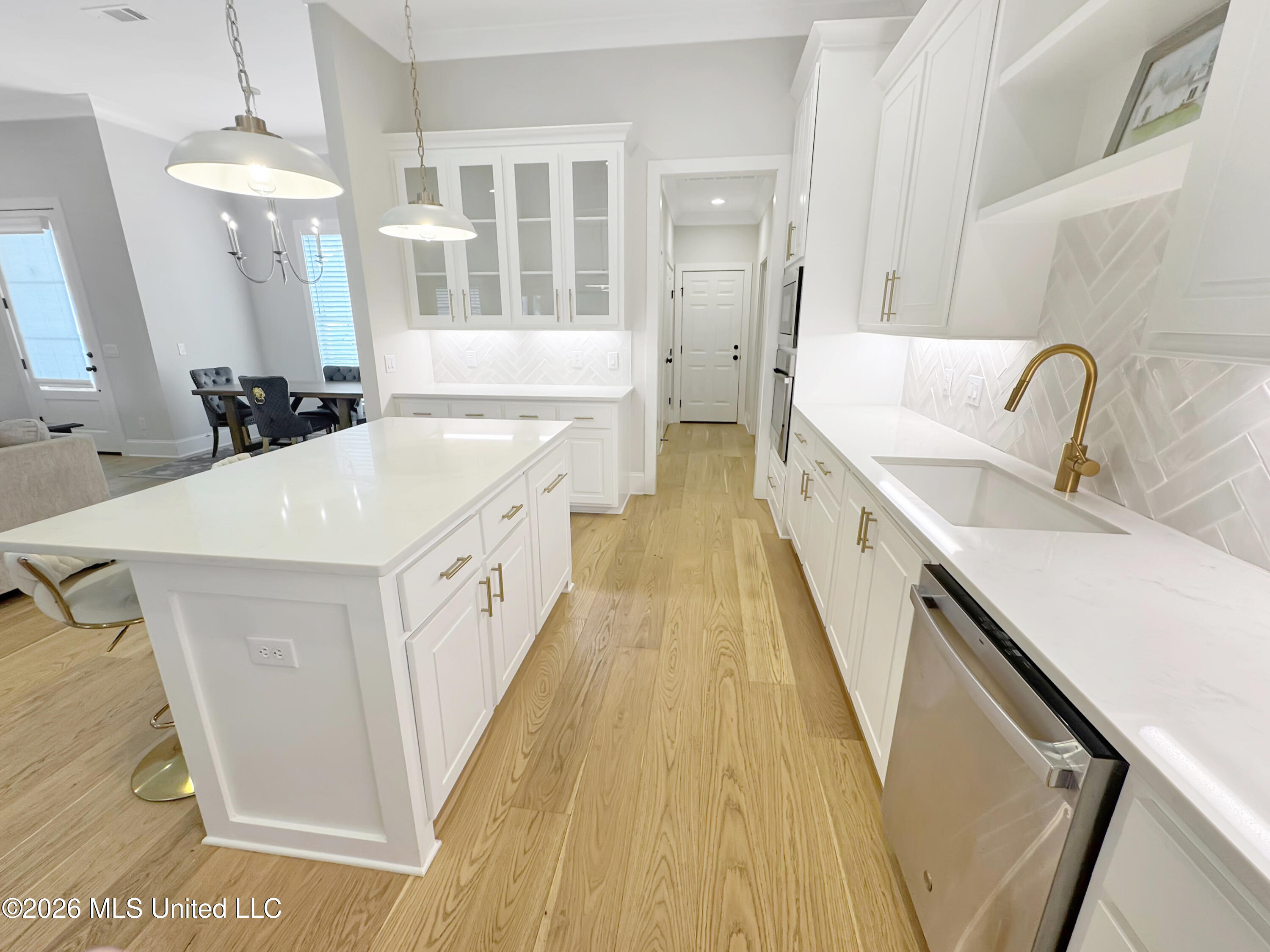 118 Lake Crest Drive Property Photo 6