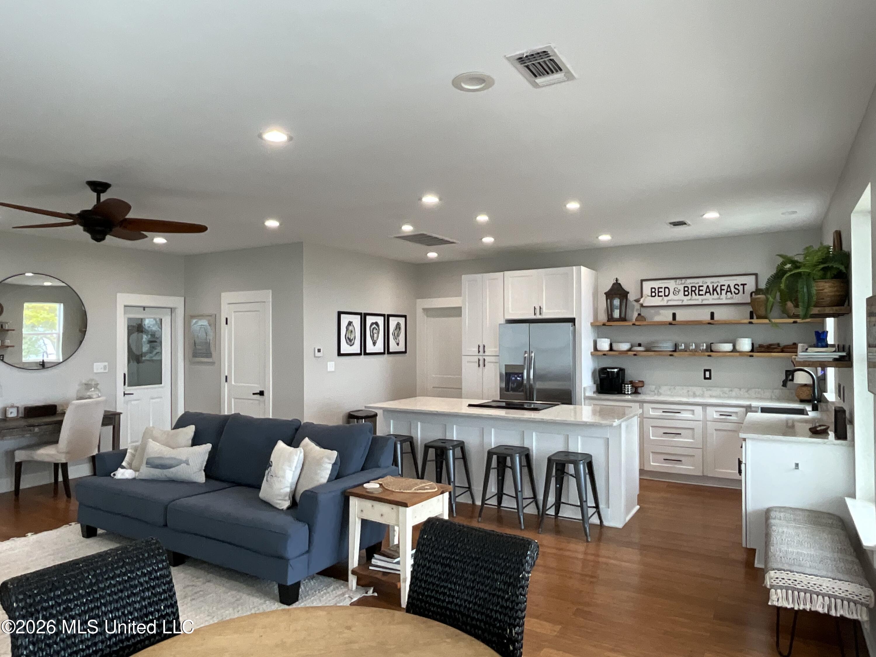 102 Winters Lane Property Photo 13