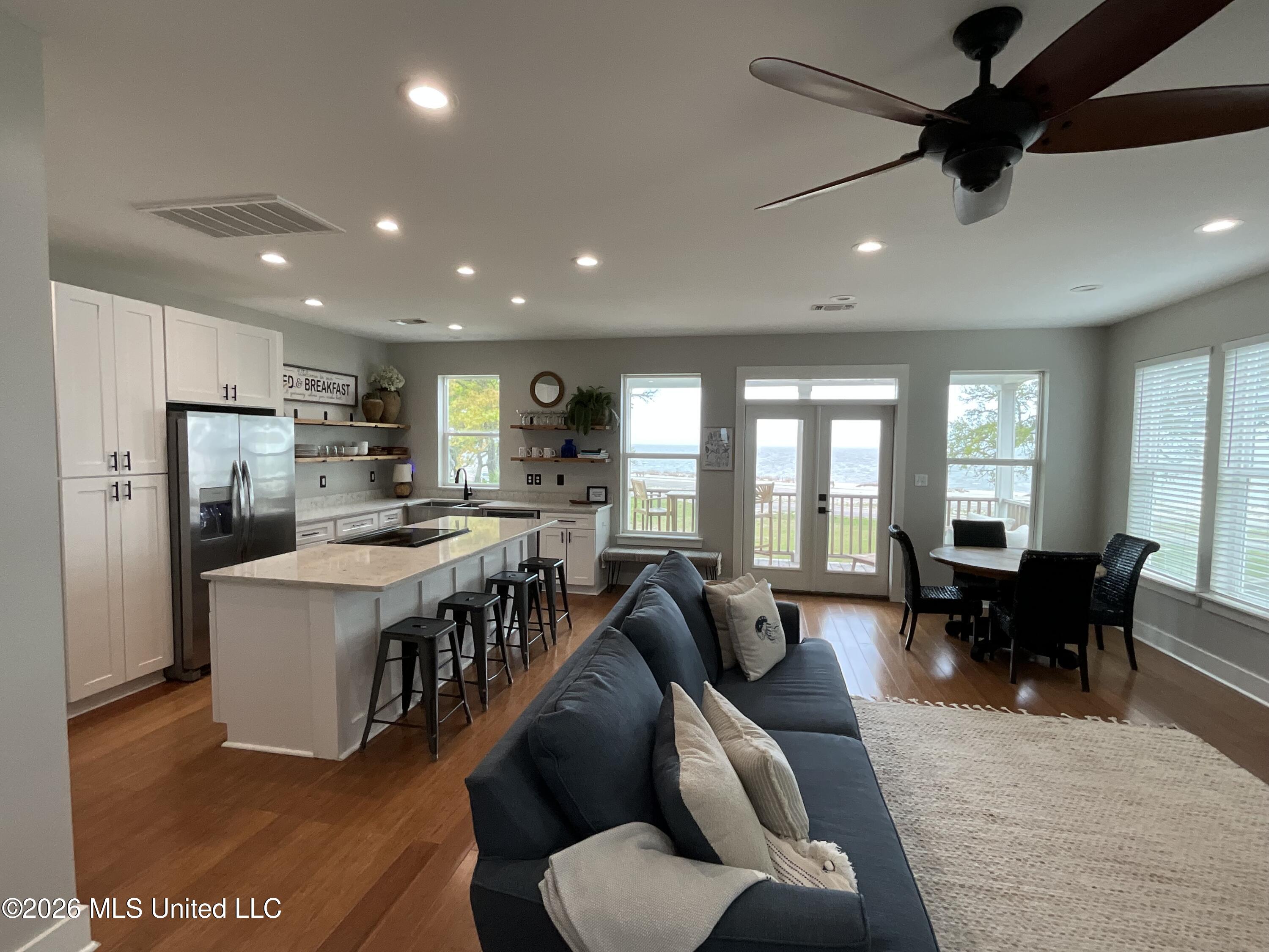 102 Winters Lane Property Photo 14