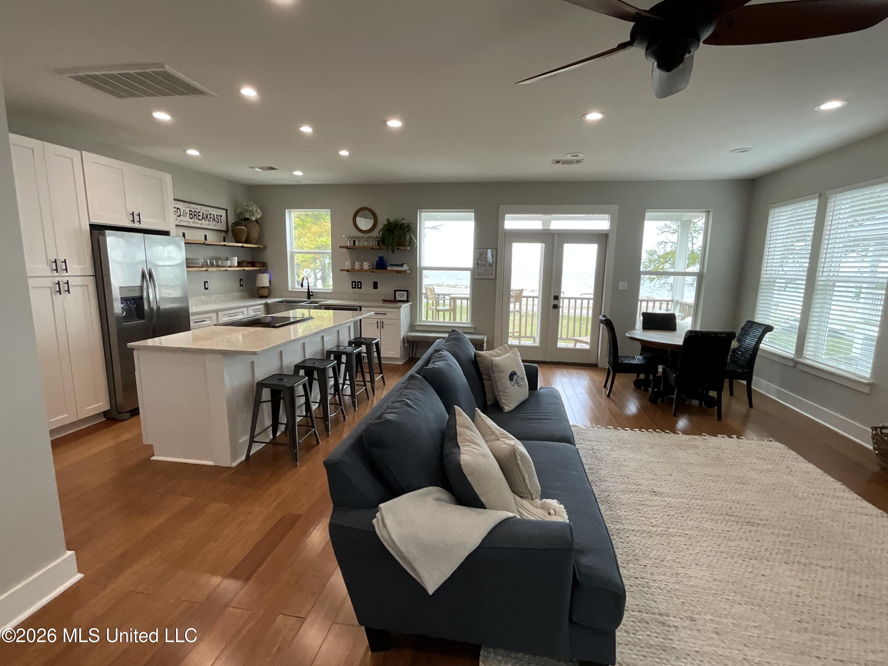 102 Winters Lane Property Photo 15