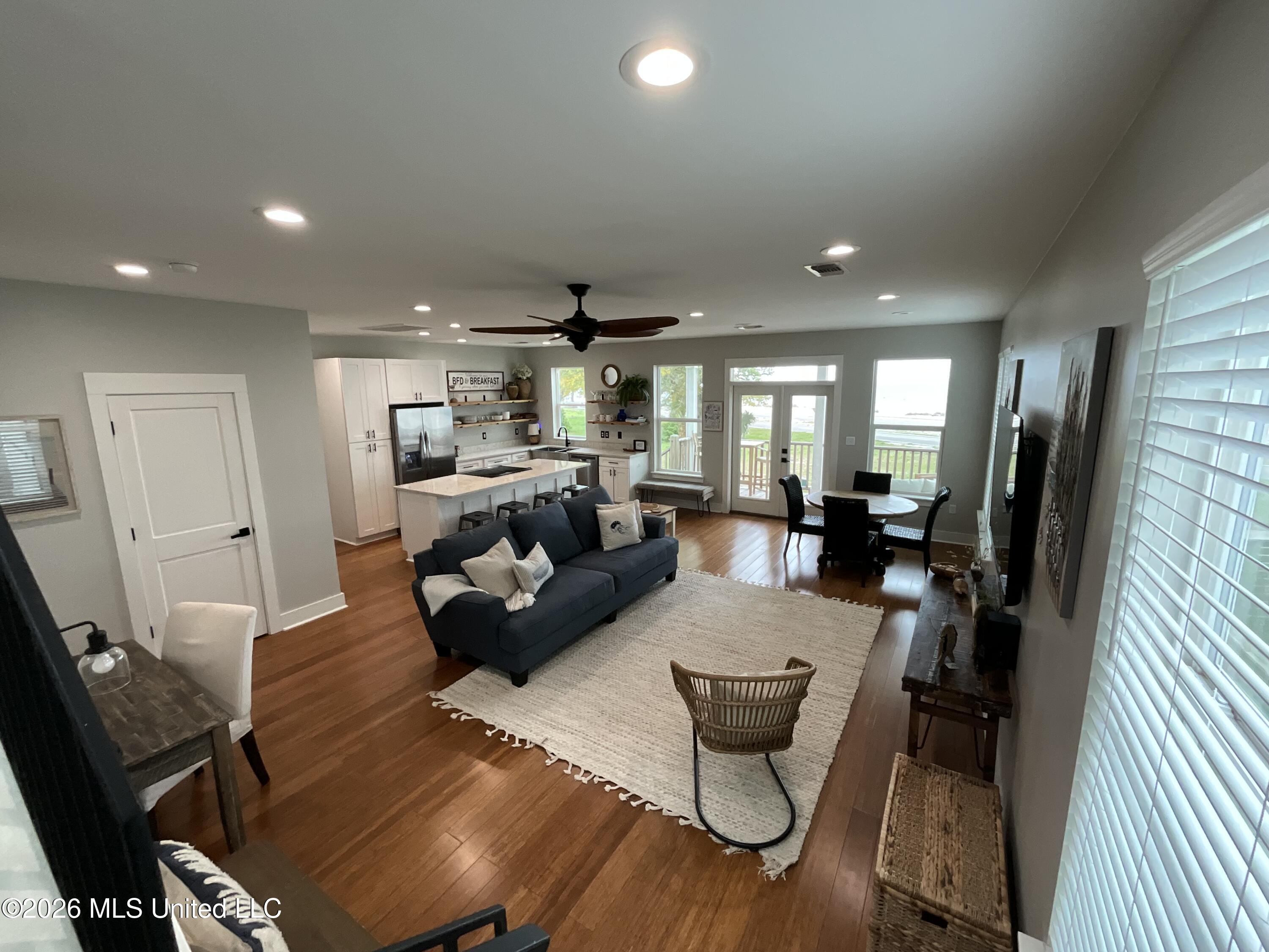 102 Winters Lane Property Photo 17