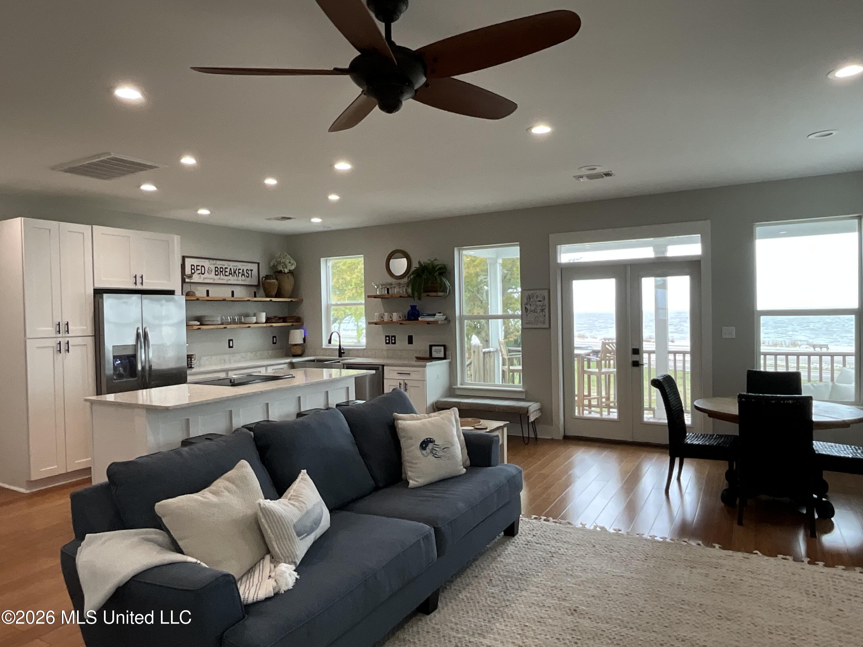 102 Winters Lane Property Photo 18