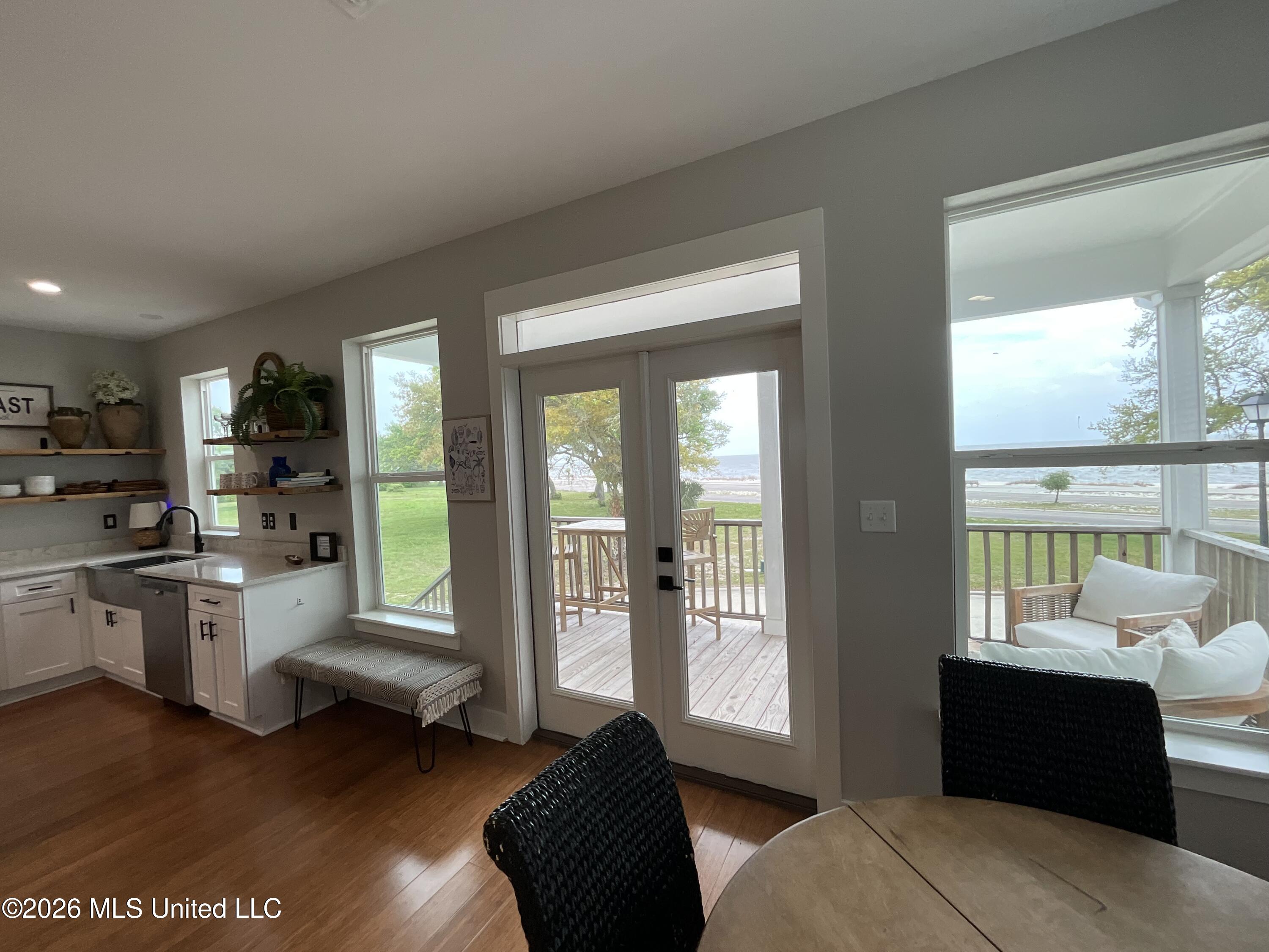 102 Winters Lane Property Photo 21