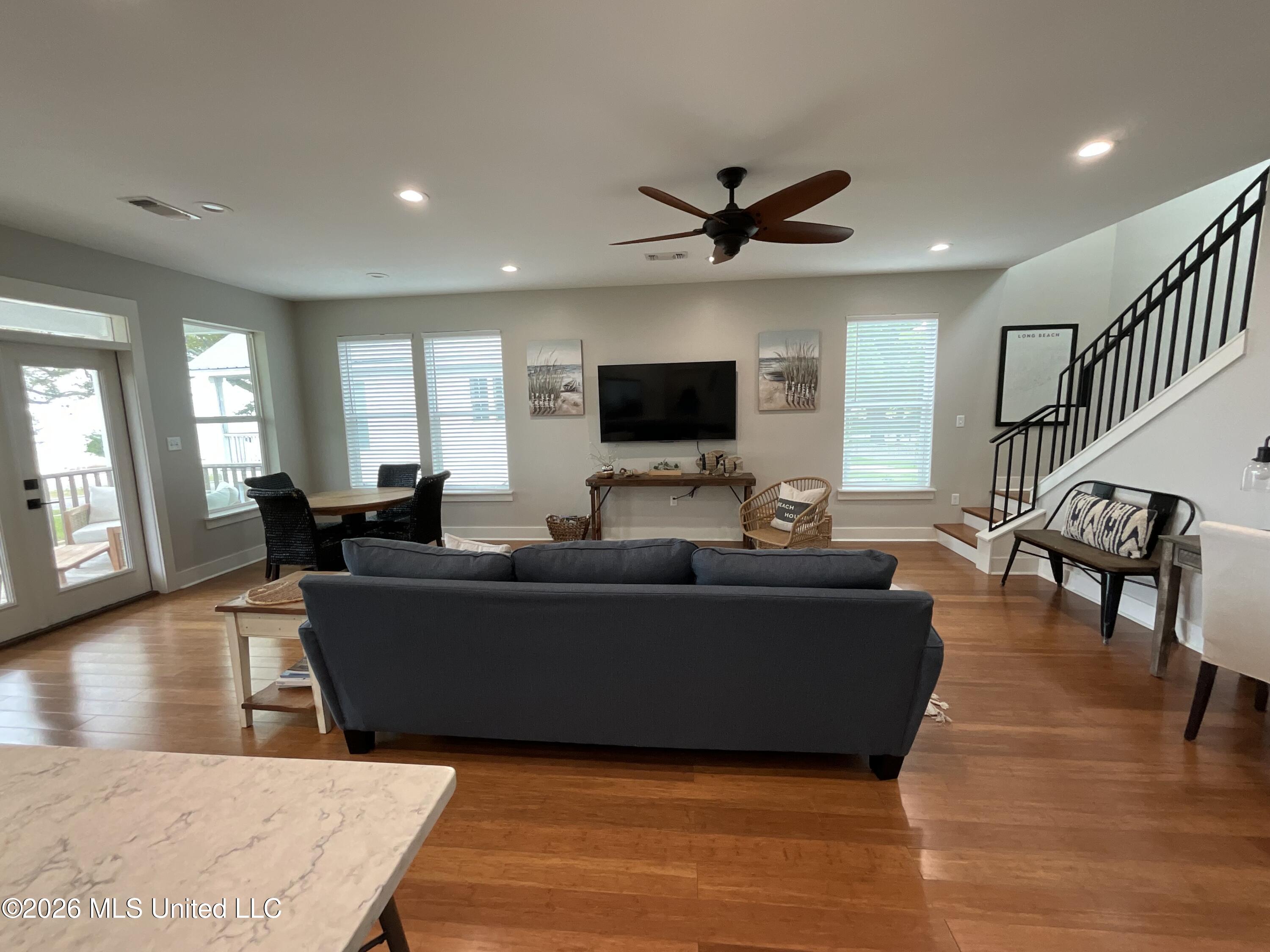 102 Winters Lane Property Photo 23