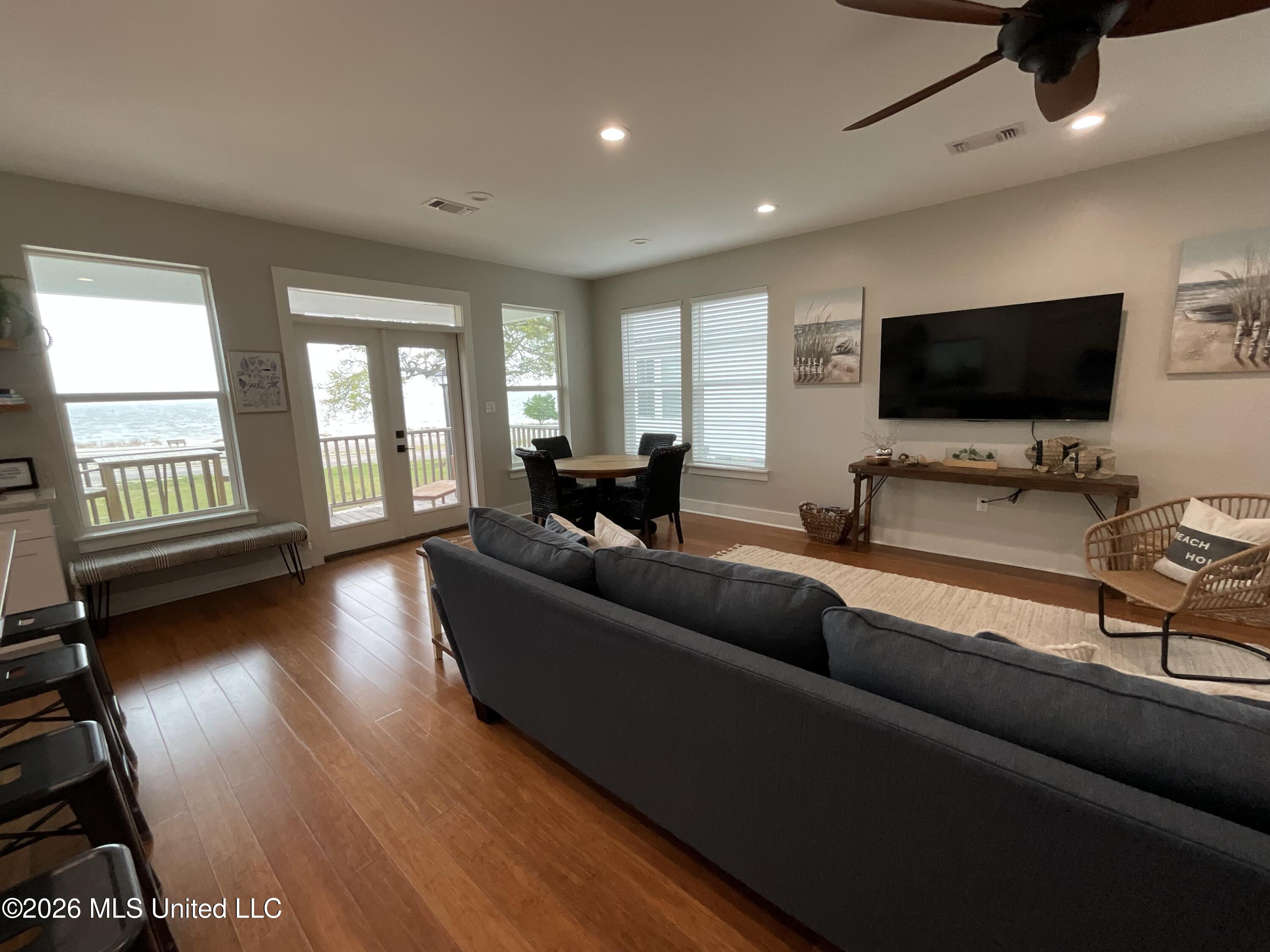 102 Winters Lane Property Photo 24
