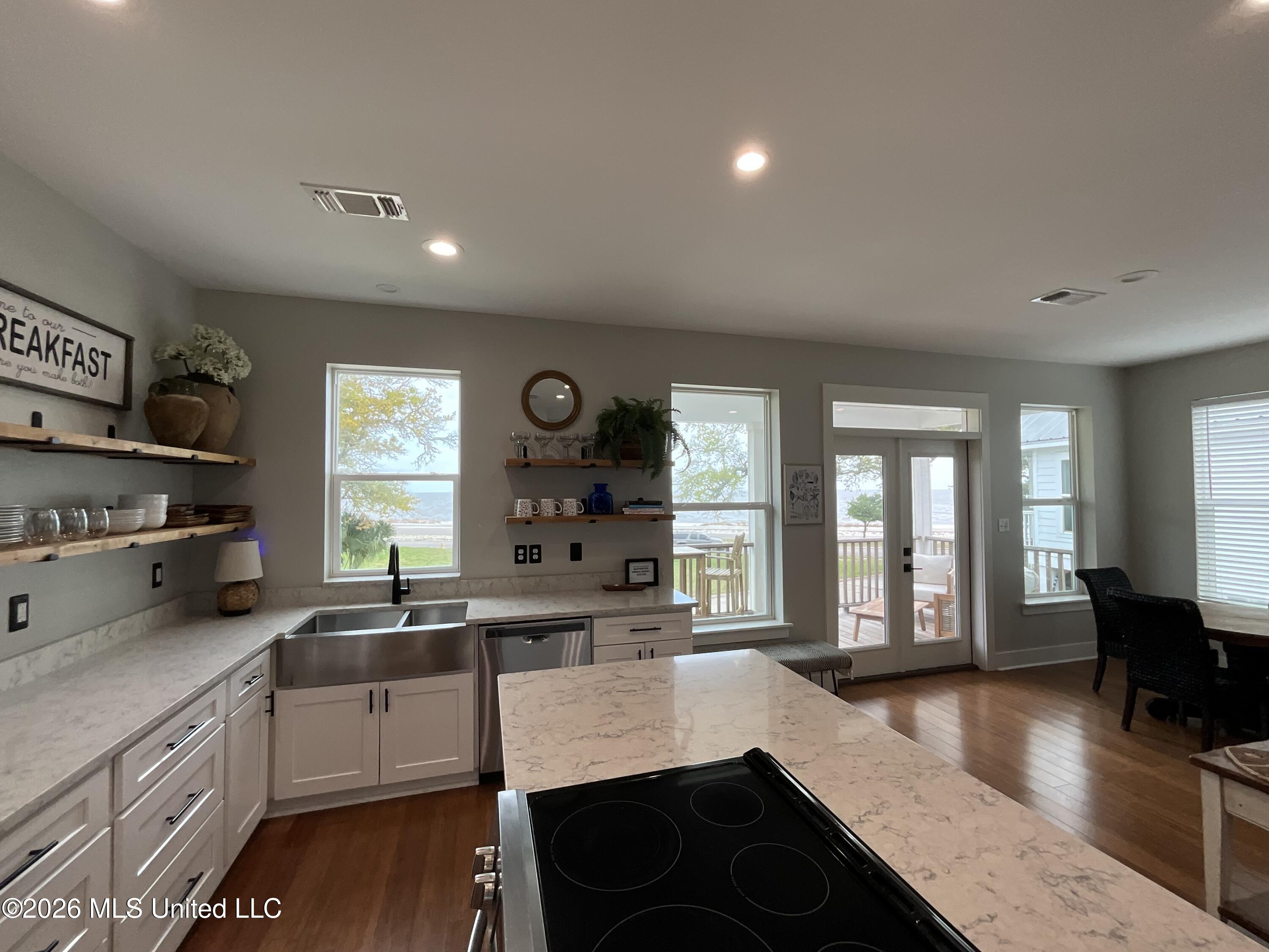 102 Winters Lane Property Photo 27