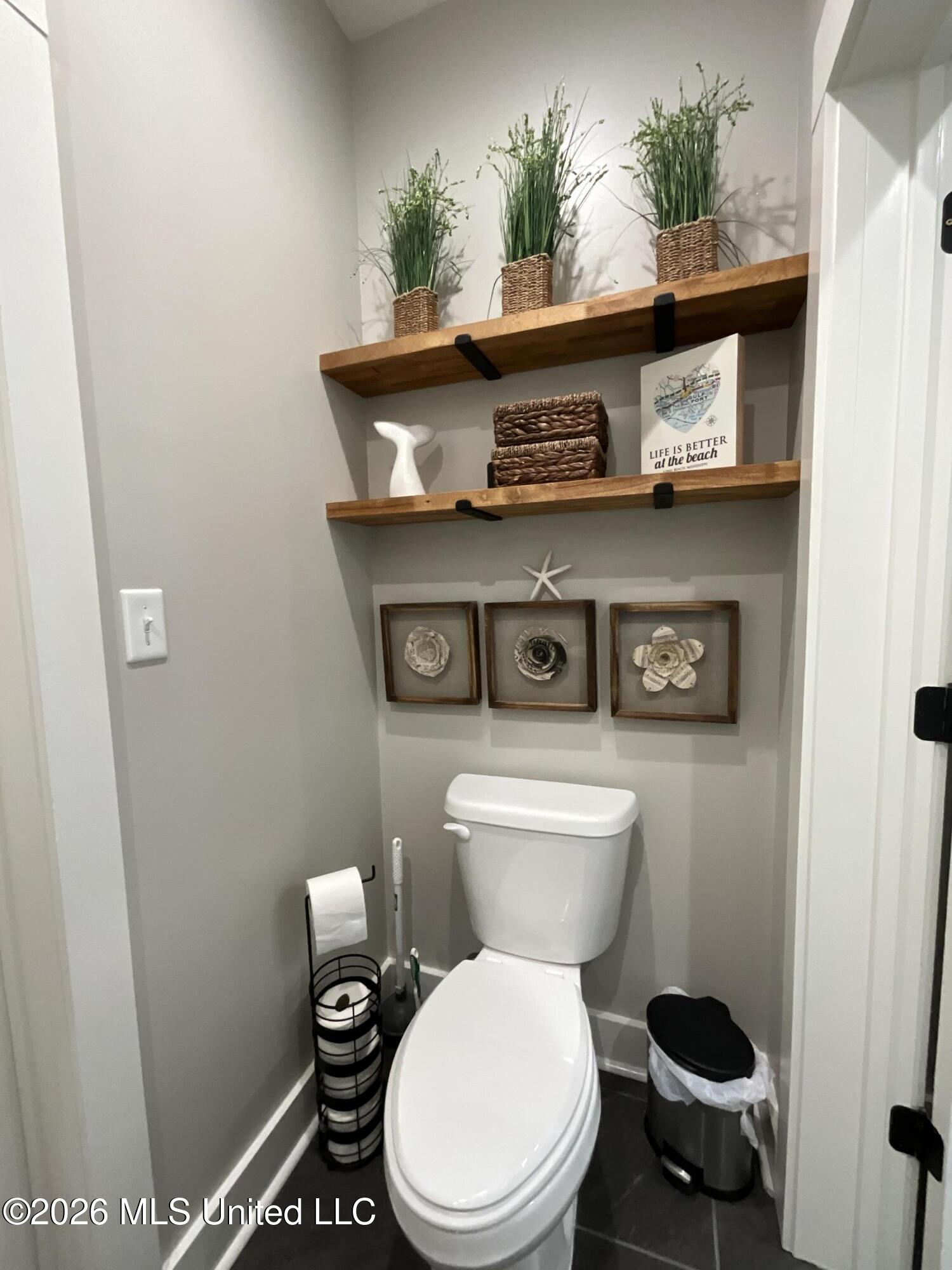 102 Winters Lane Property Photo 31