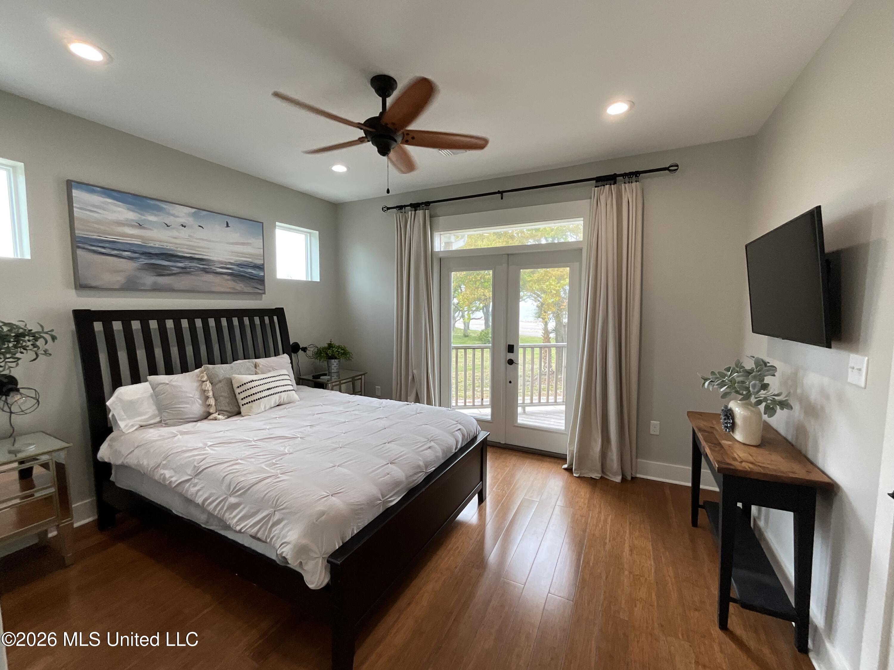 102 Winters Lane Property Photo 34