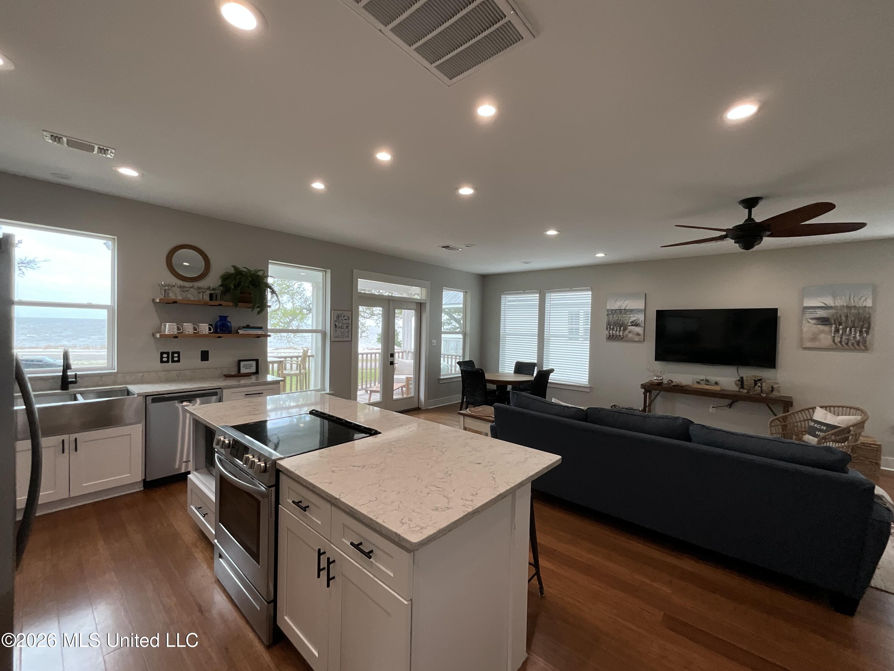 102 Winters Lane Property Photo 35