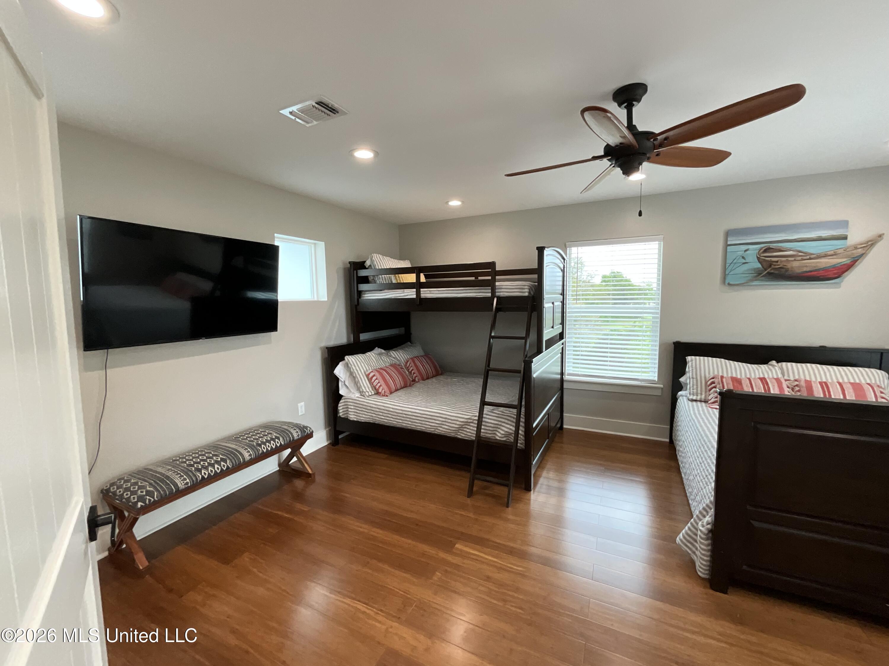 102 Winters Lane Property Photo 43