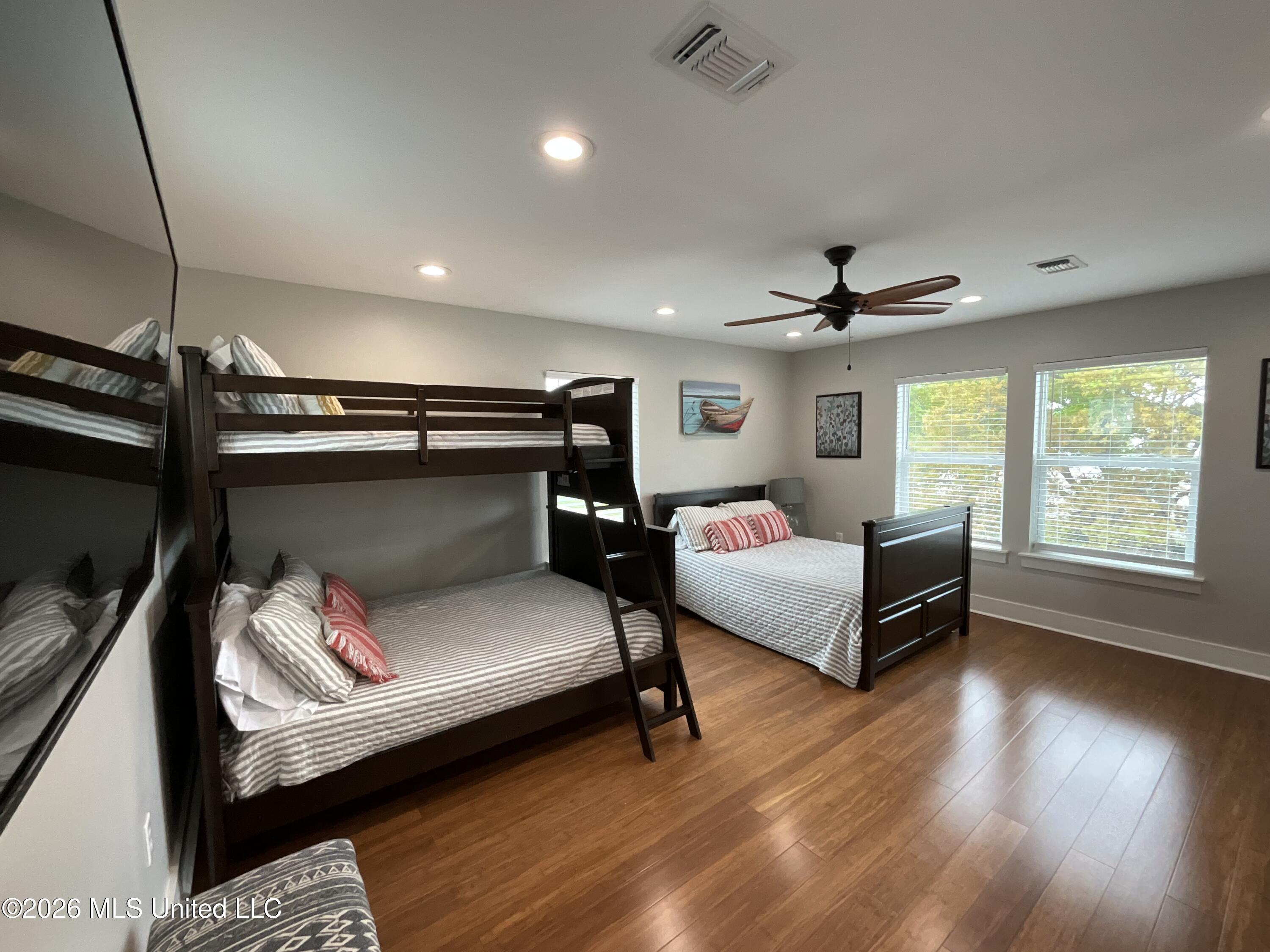 102 Winters Lane Property Photo 44