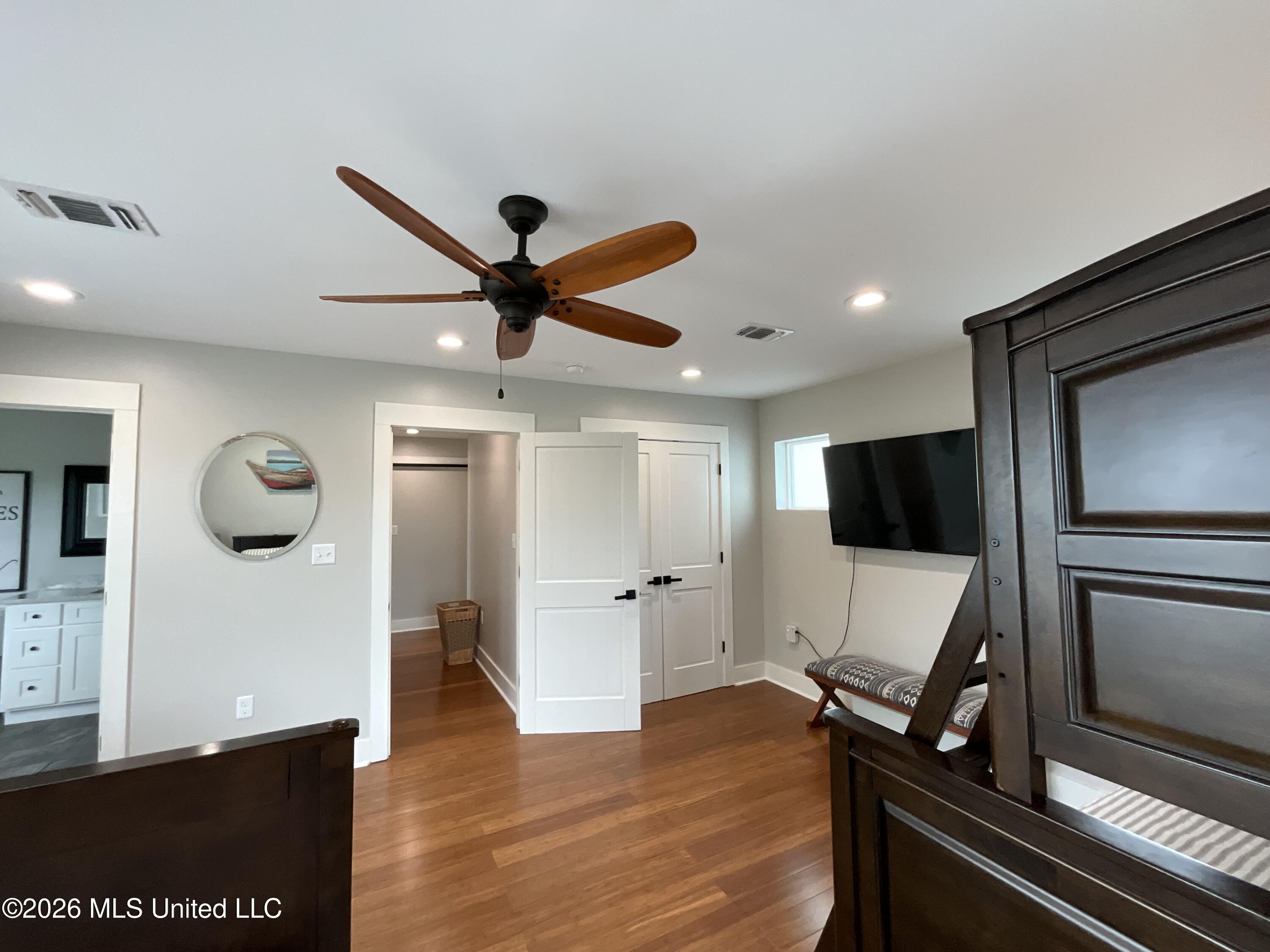 102 Winters Lane Property Photo 45