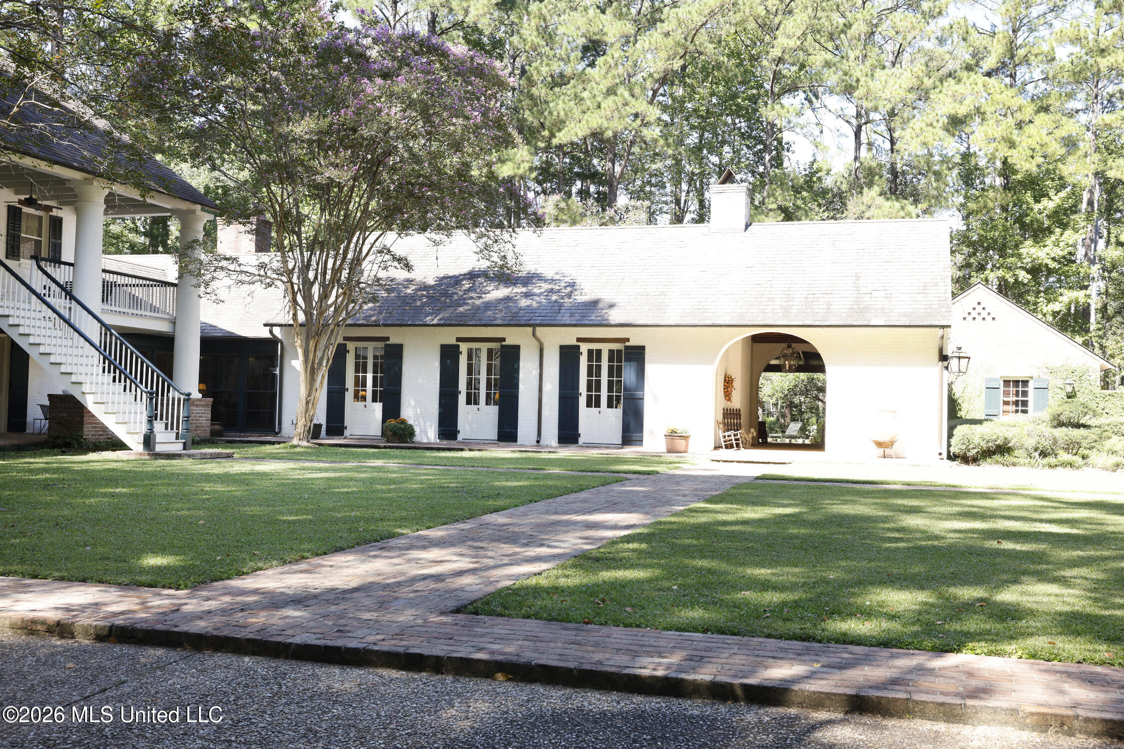 657 Zetus Road Property Photo 3