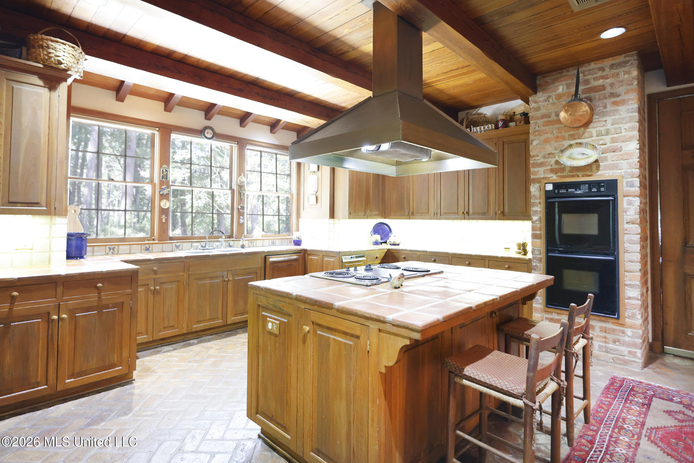 657 Zetus Road Property Photo 8