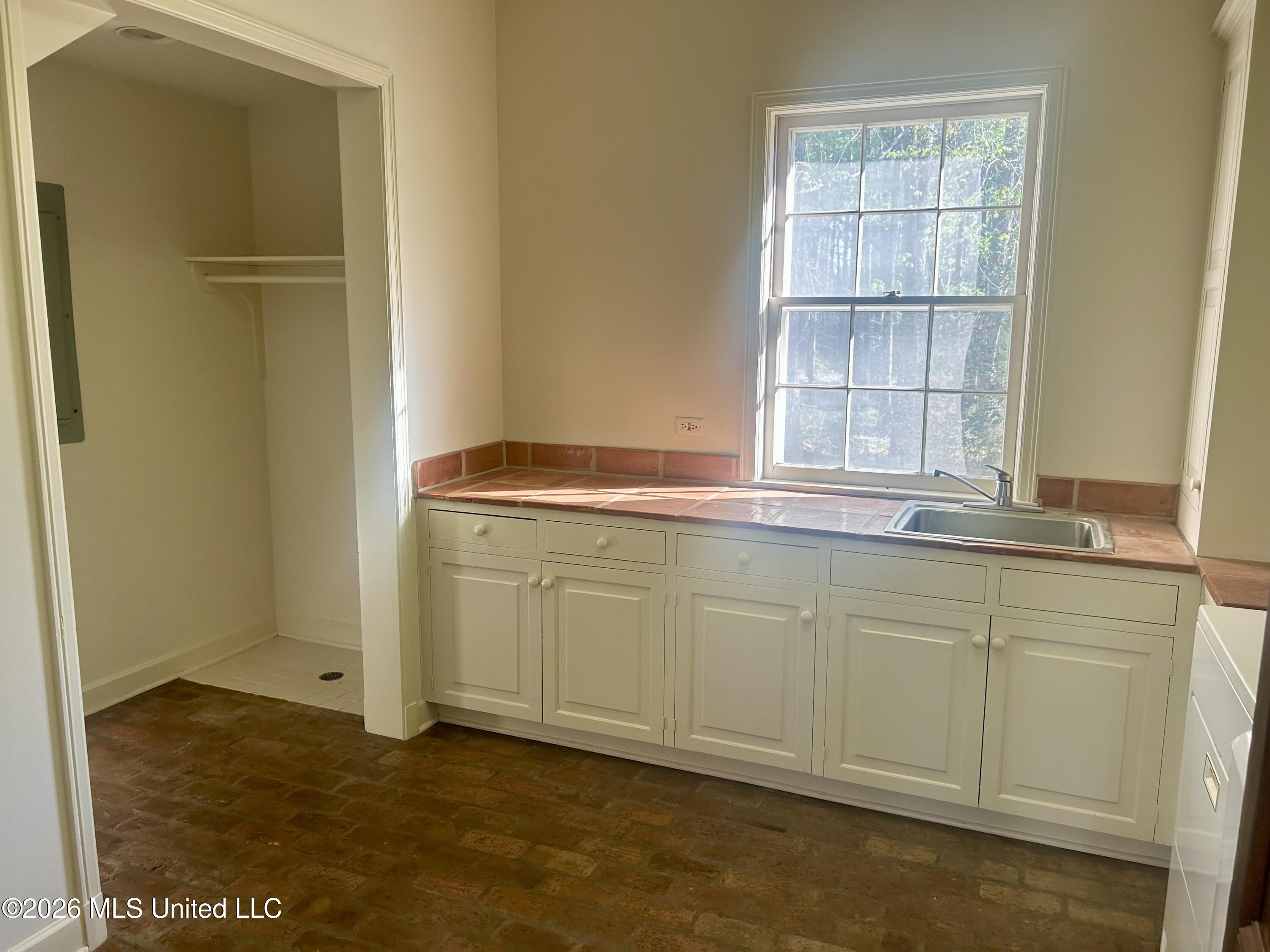657 Zetus Road Property Photo 64