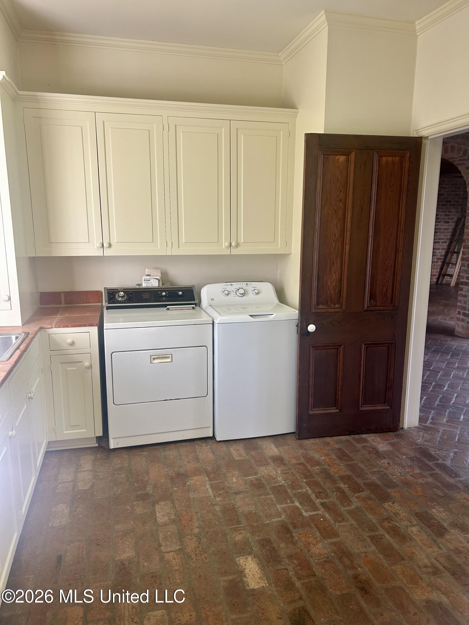 657 Zetus Road Property Photo 65