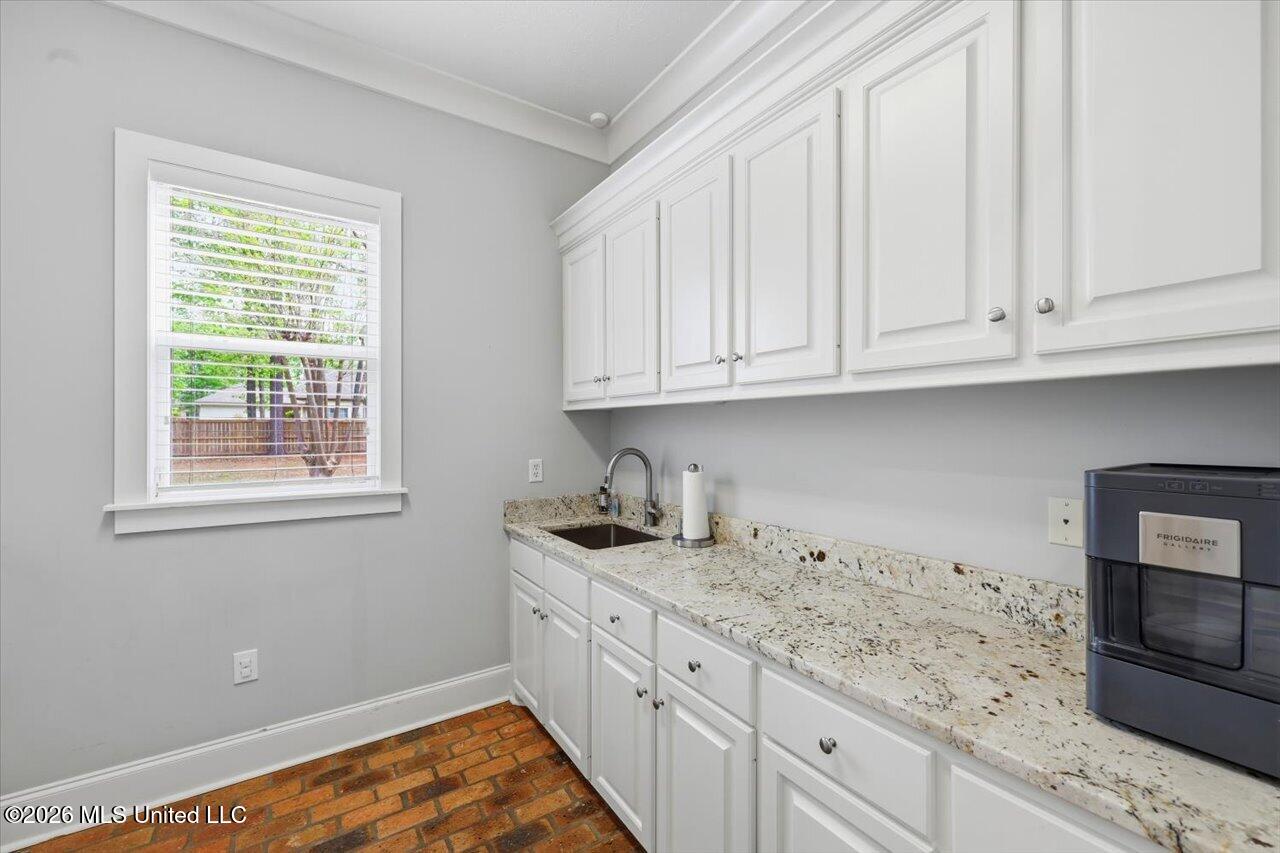 1222 Centre Court Property Photo 27