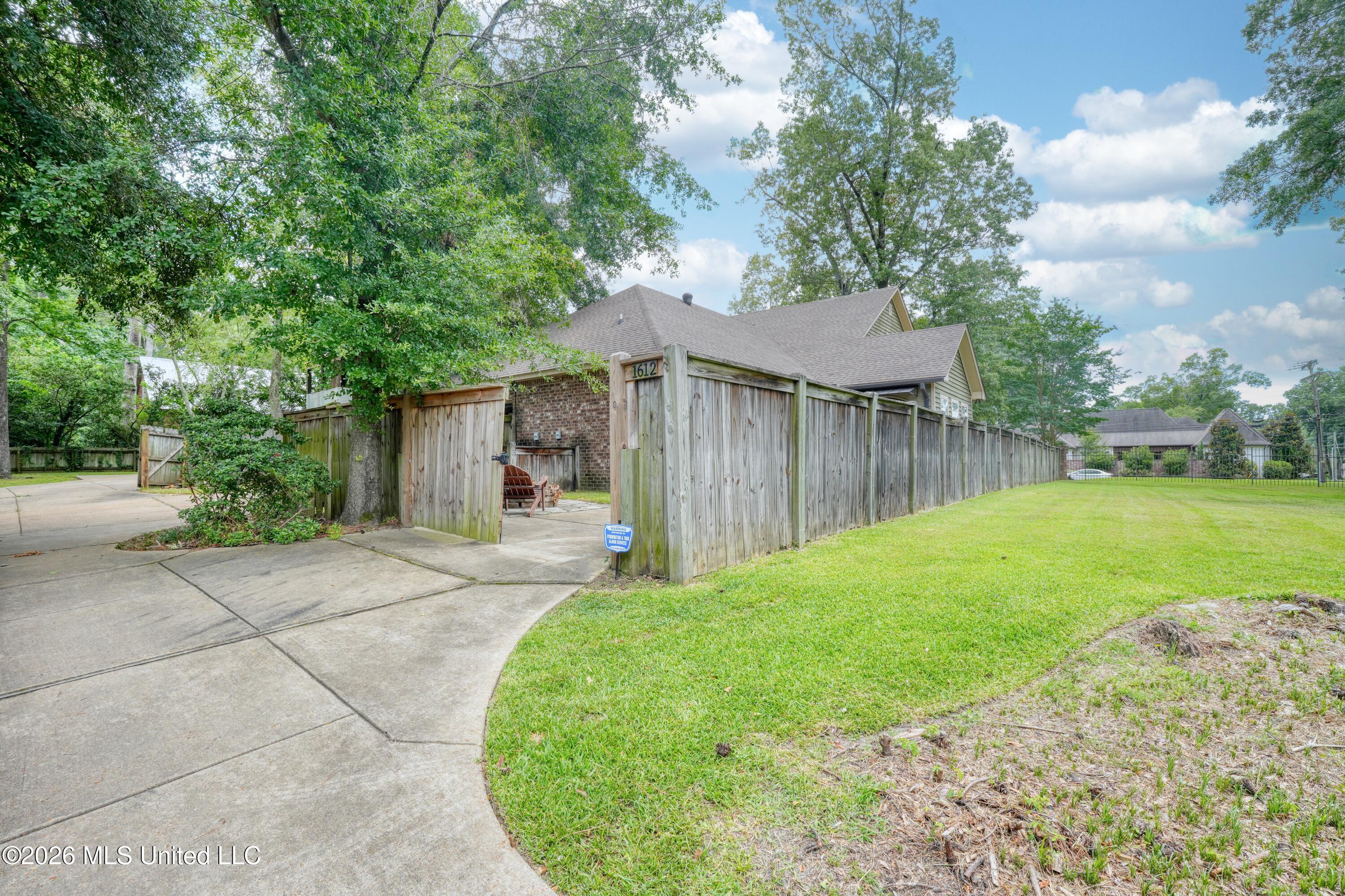1612 E Northside Dr Drive Property Photo 54