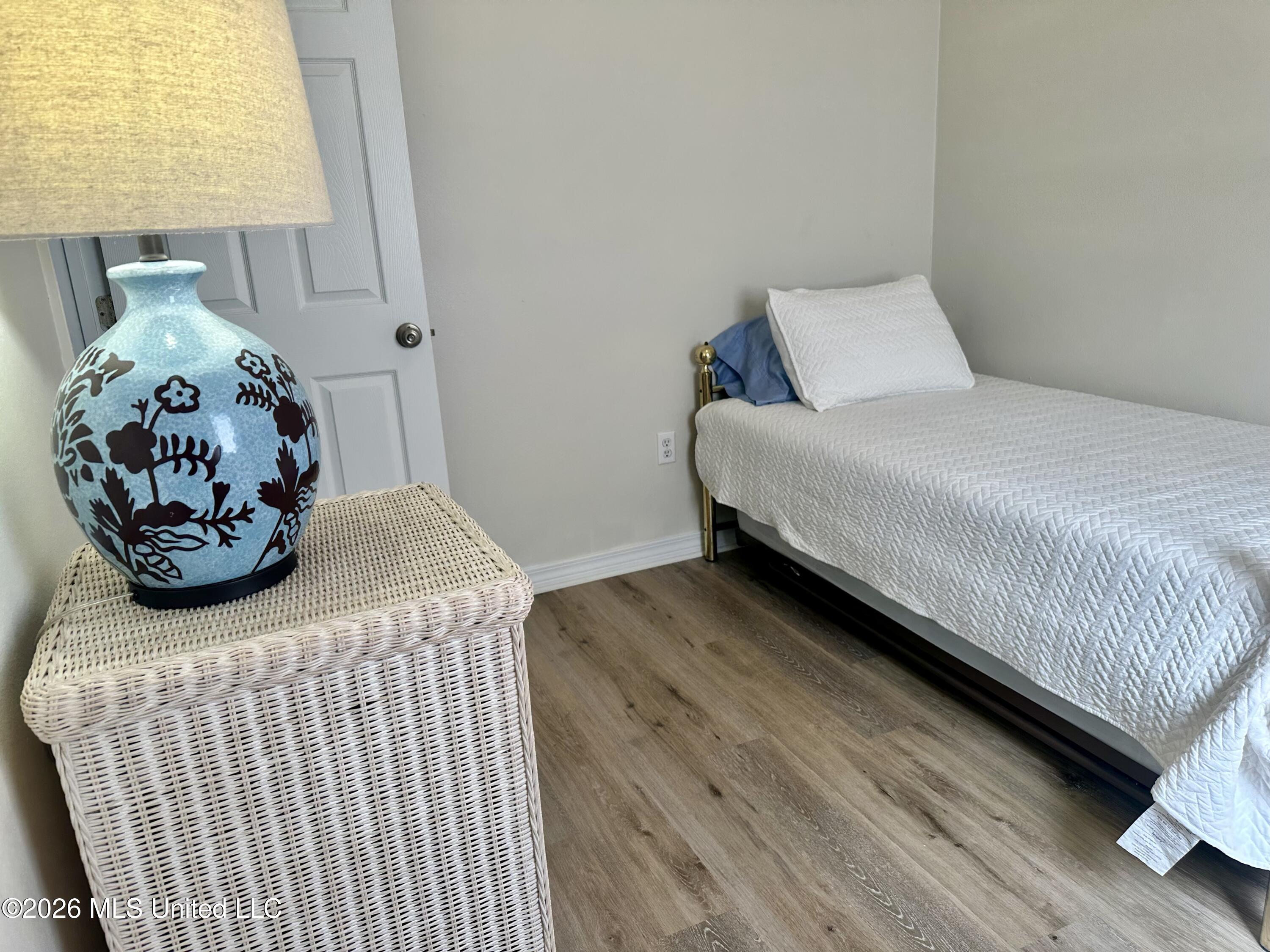 1180 Century Oaks Drive Property Photo 14
