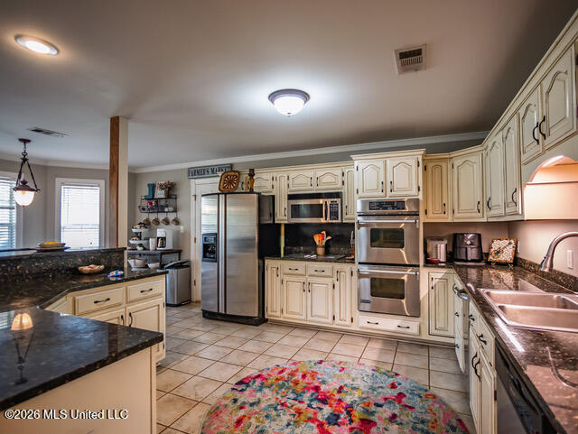 1178 Travis Road Property Photo 12