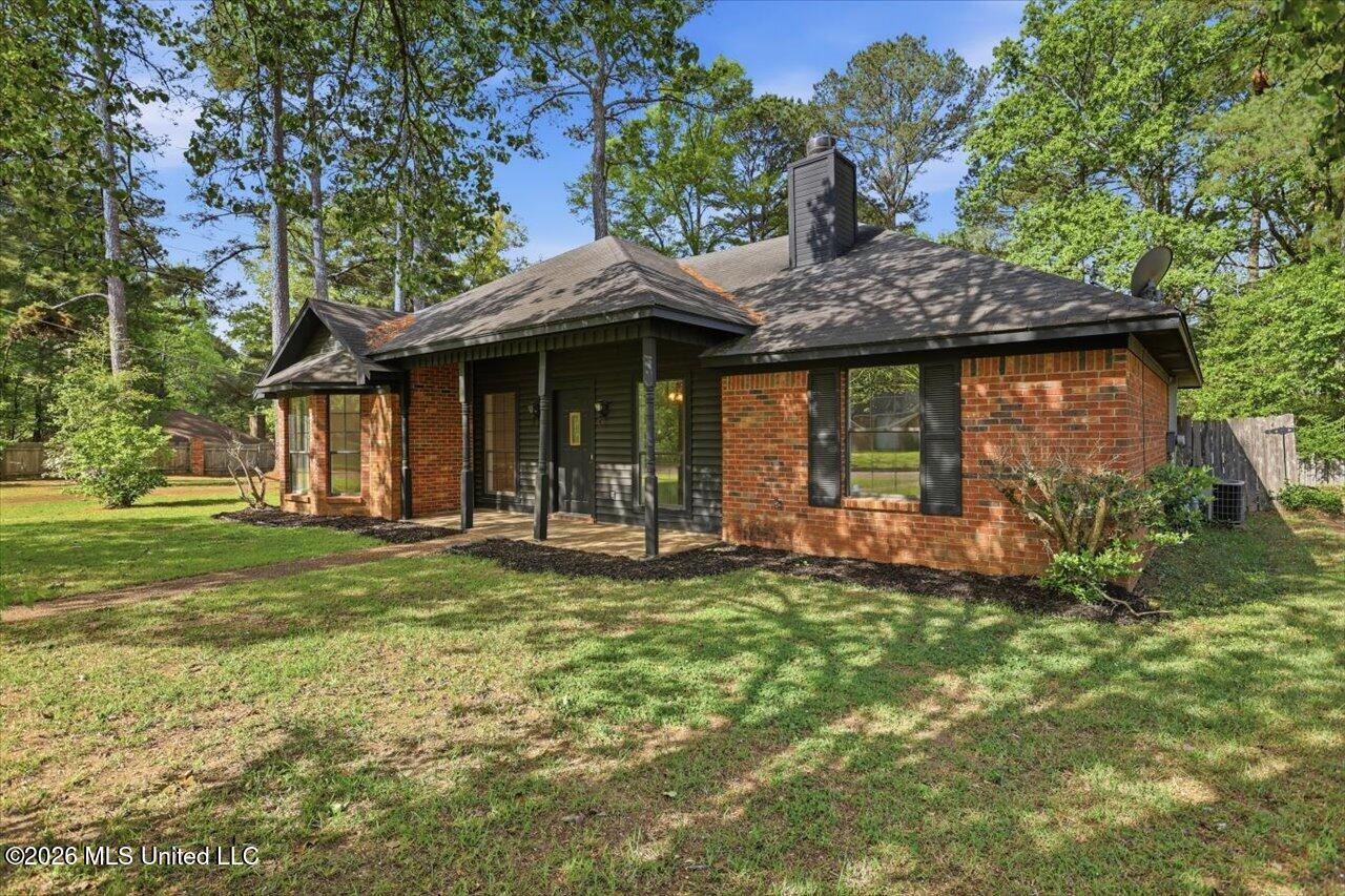 4259 Oak Lake Drive Property Photo 2