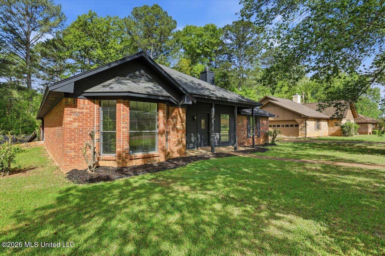 4259 Oak Lake Drive Property Photo 3