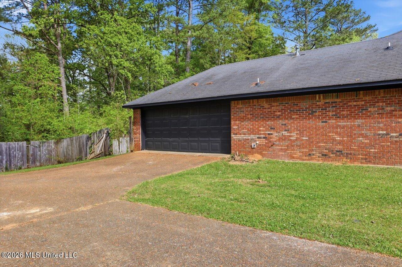 4259 Oak Lake Drive Property Photo 5
