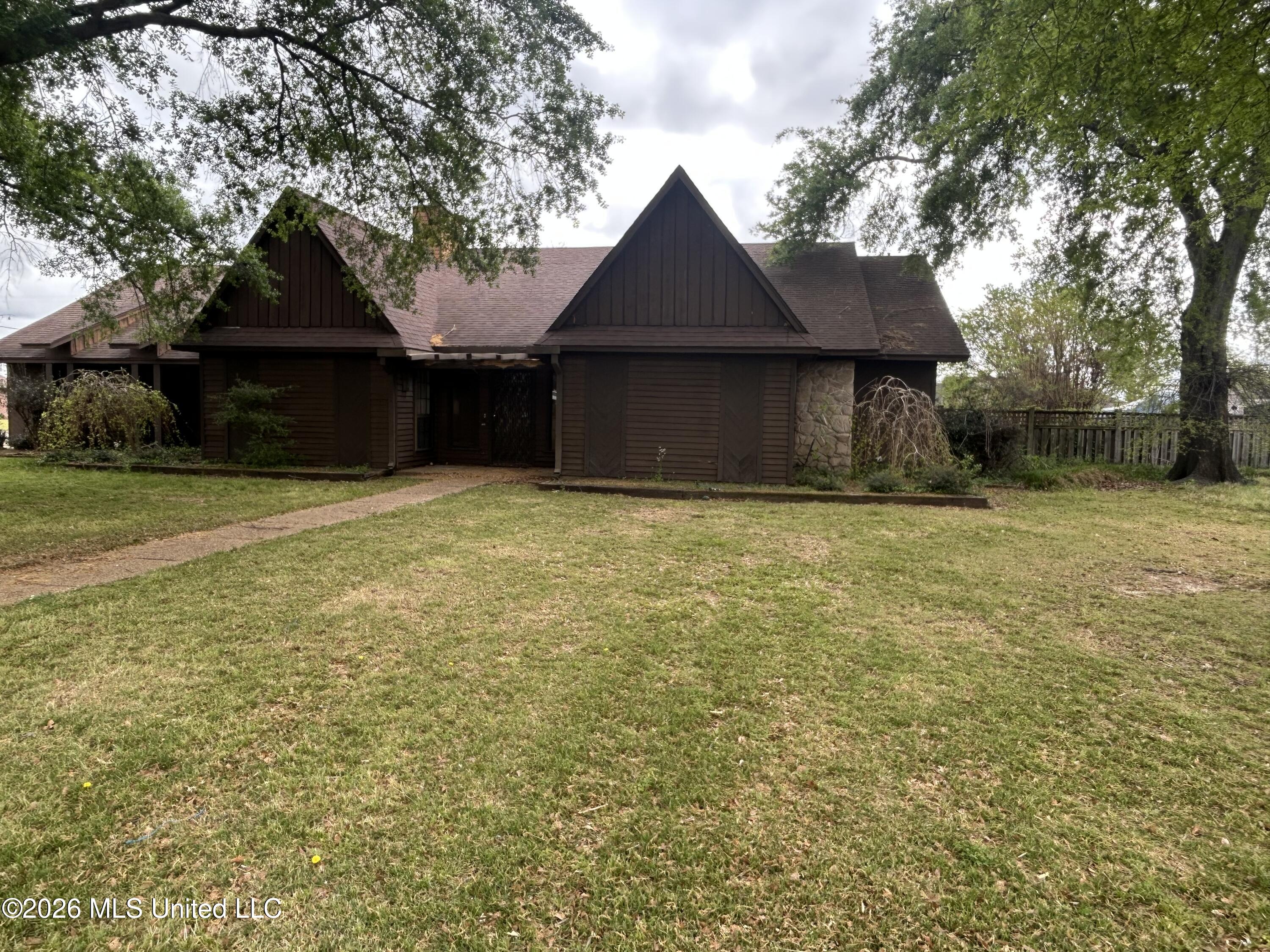 628 S Aubrey Circle Property Photo 1