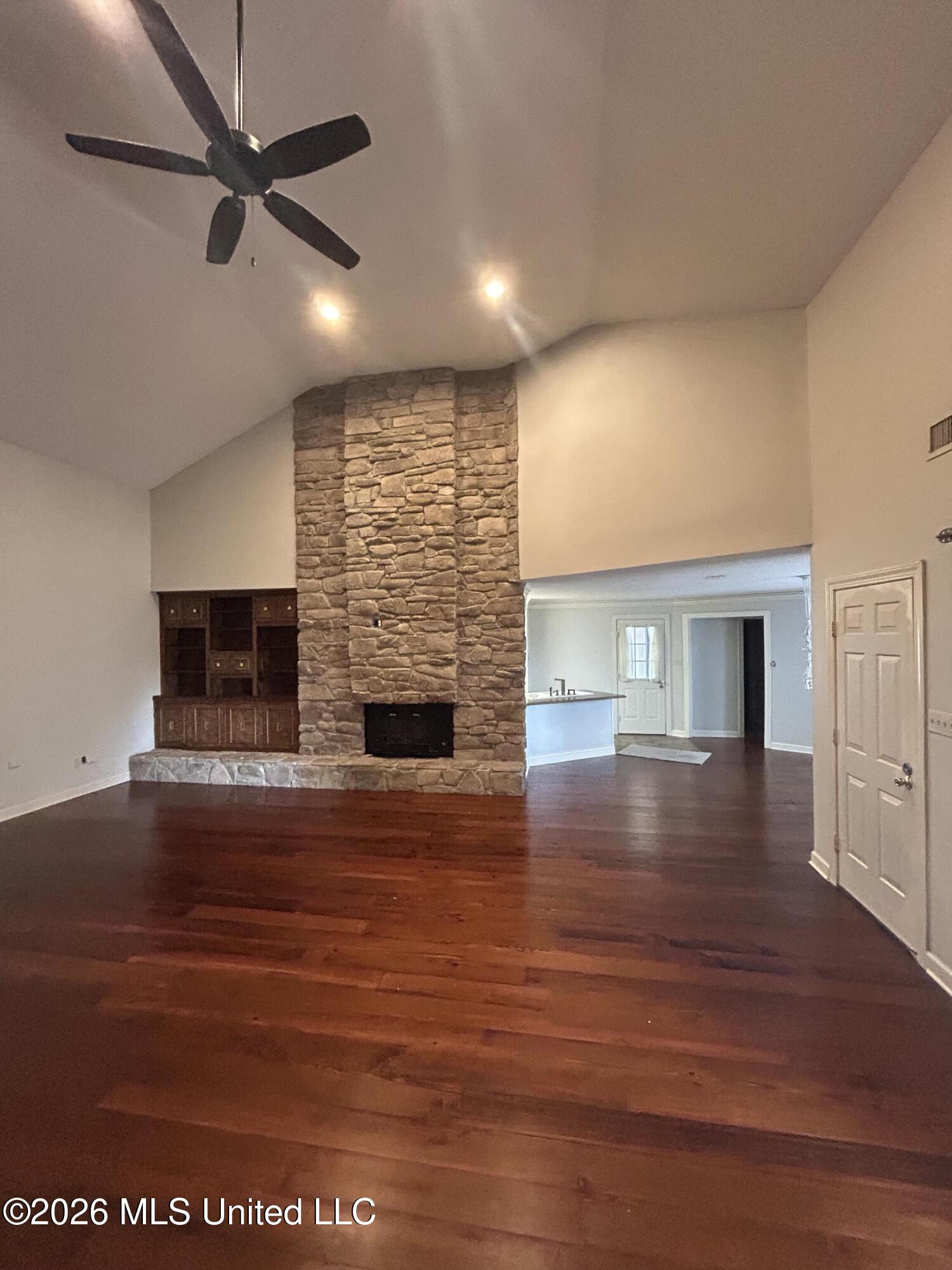 628 S Aubrey Circle Property Photo 2