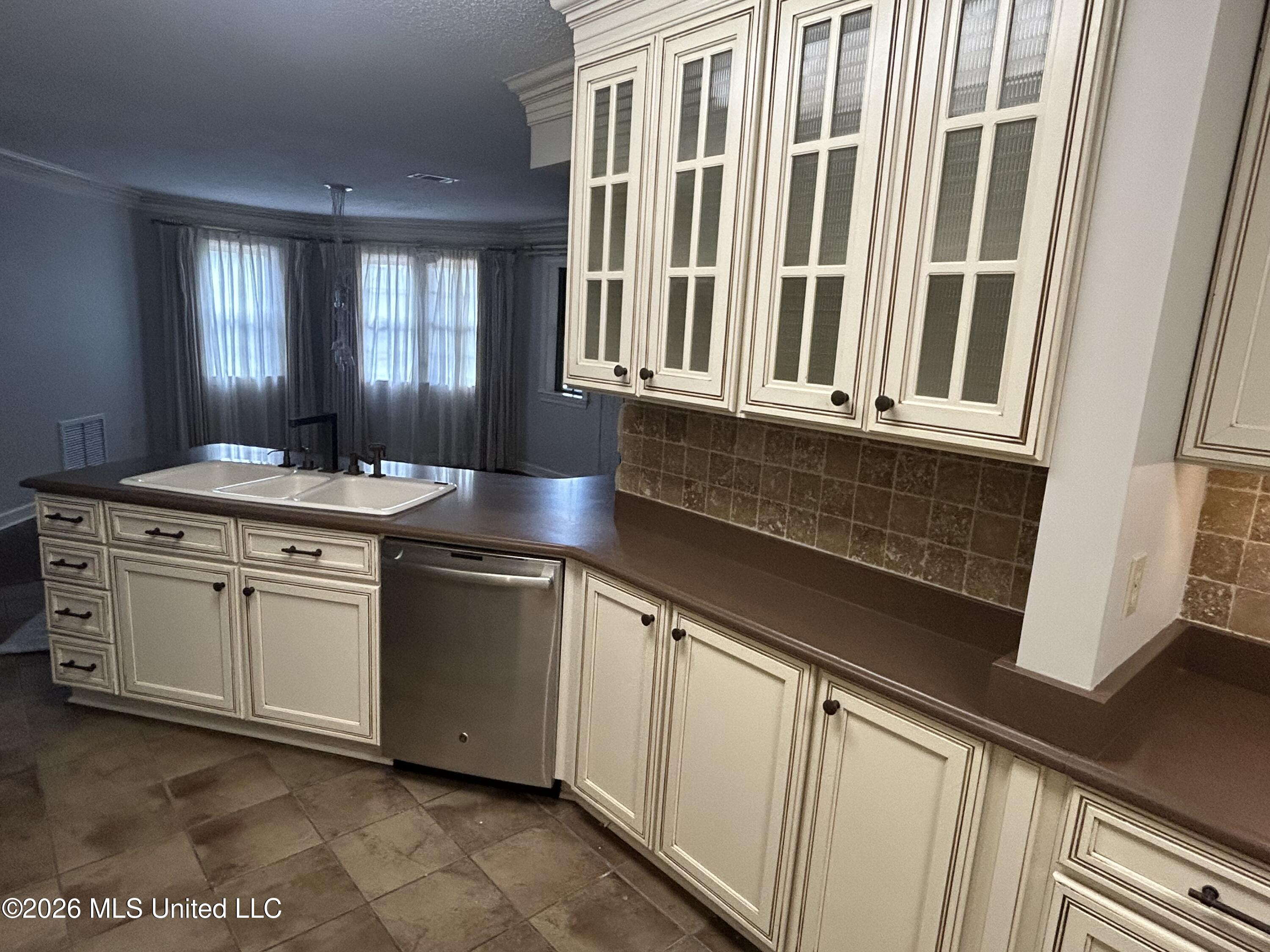 628 S Aubrey Circle Property Photo 4