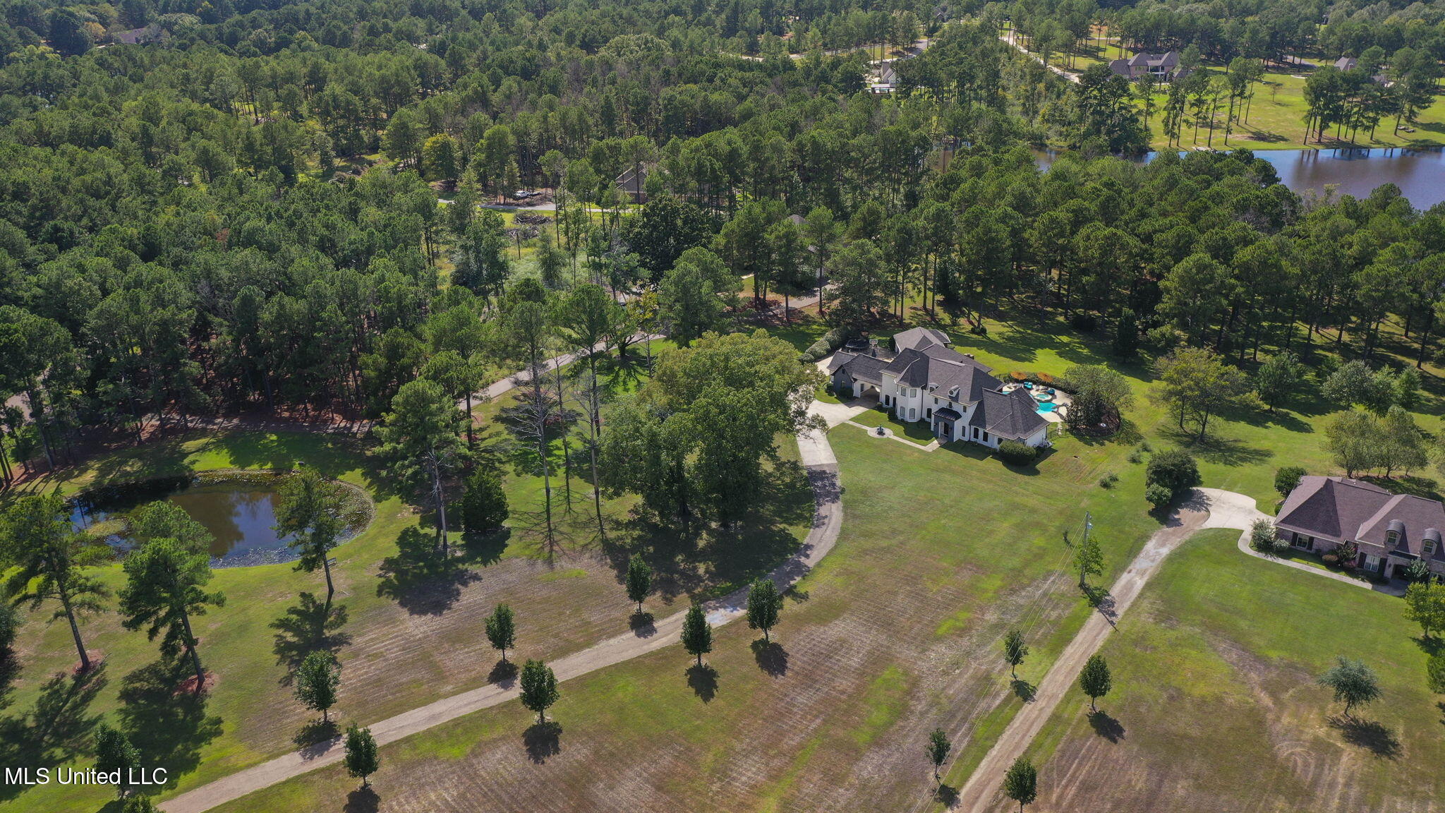 131 Lakeshire Parkway Property Photo 4