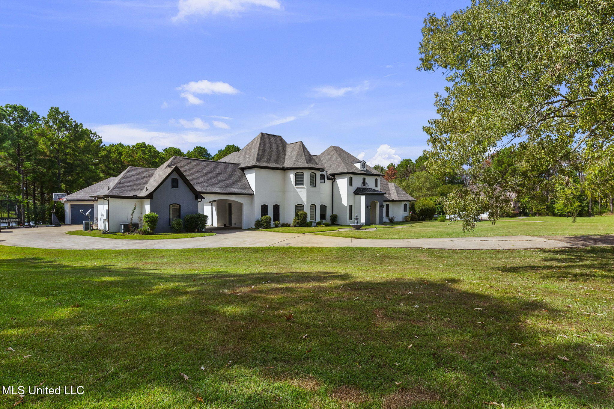 131 Lakeshire Parkway Property Photo 6