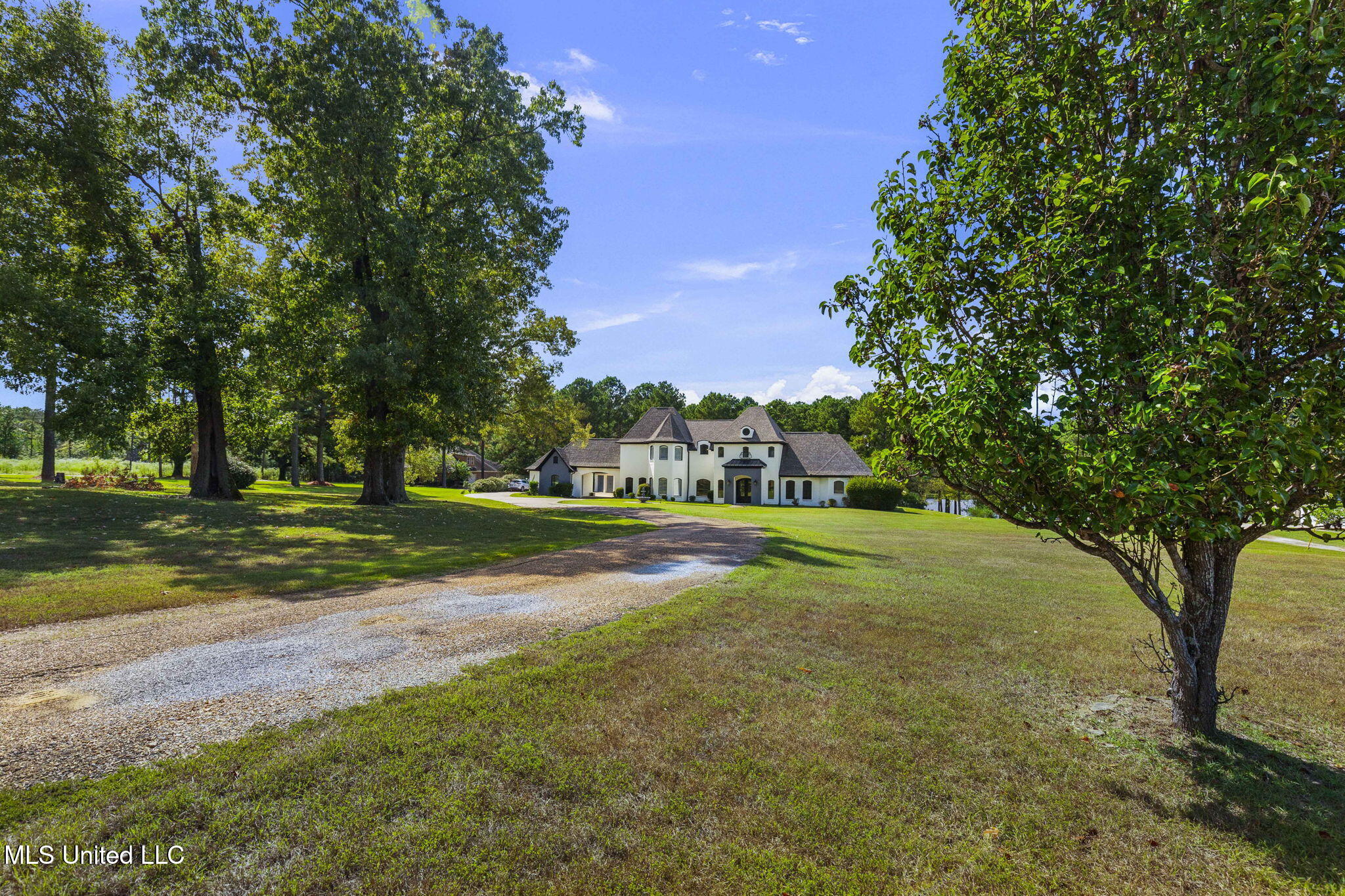 131 Lakeshire Parkway Property Photo 10