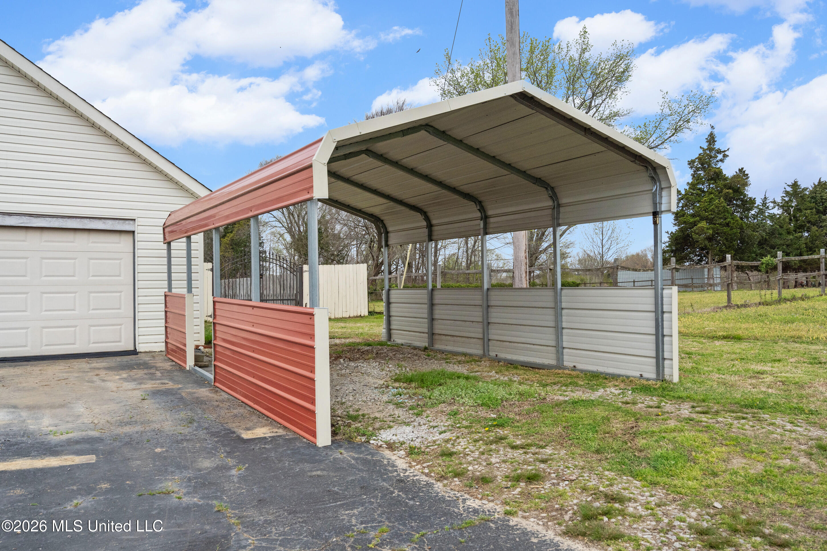 1423 N Red Banks Road Property Photo 7