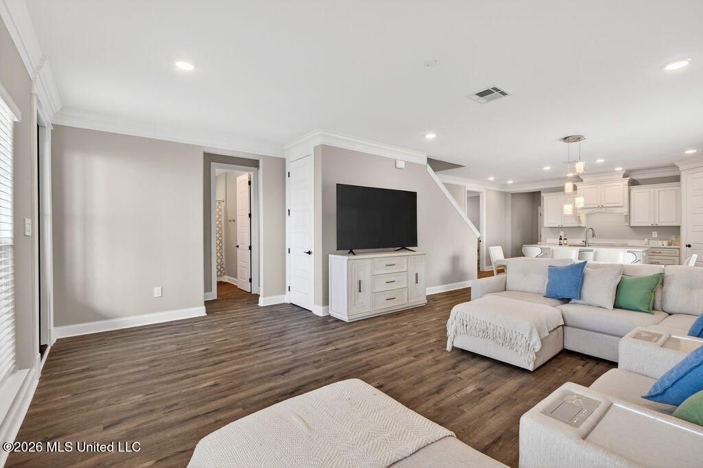 2508 Beach Boulevard Property Photo 9