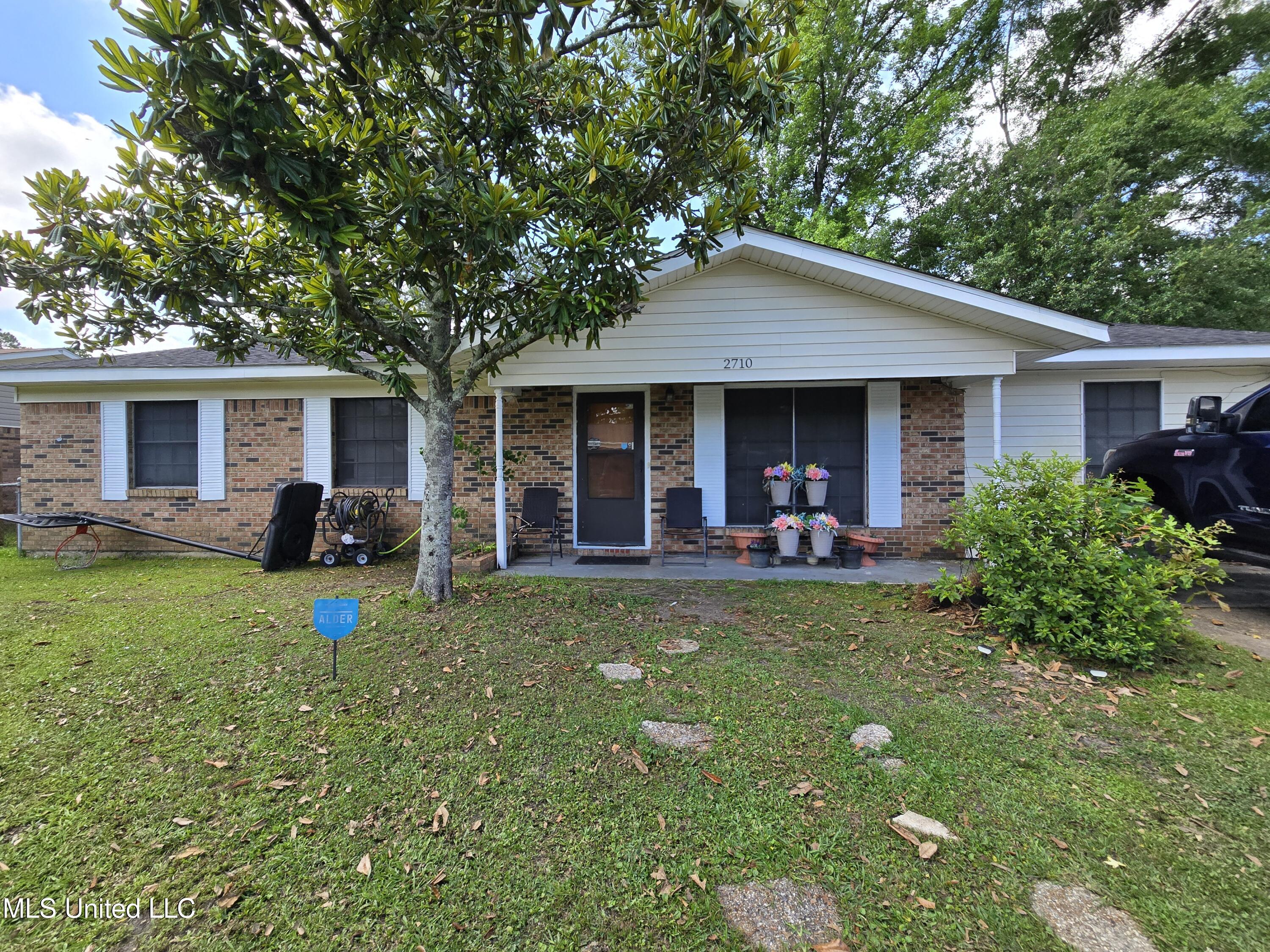 2710 E Angela Circle Property Photo 1