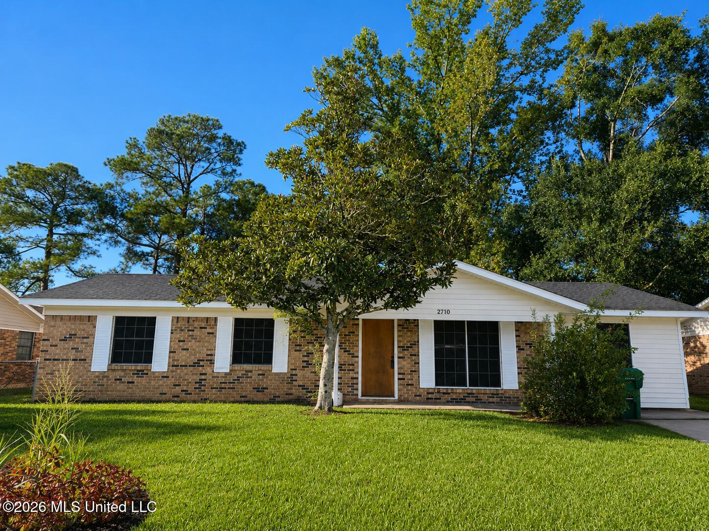2710 E Angela Circle Property Photo 1