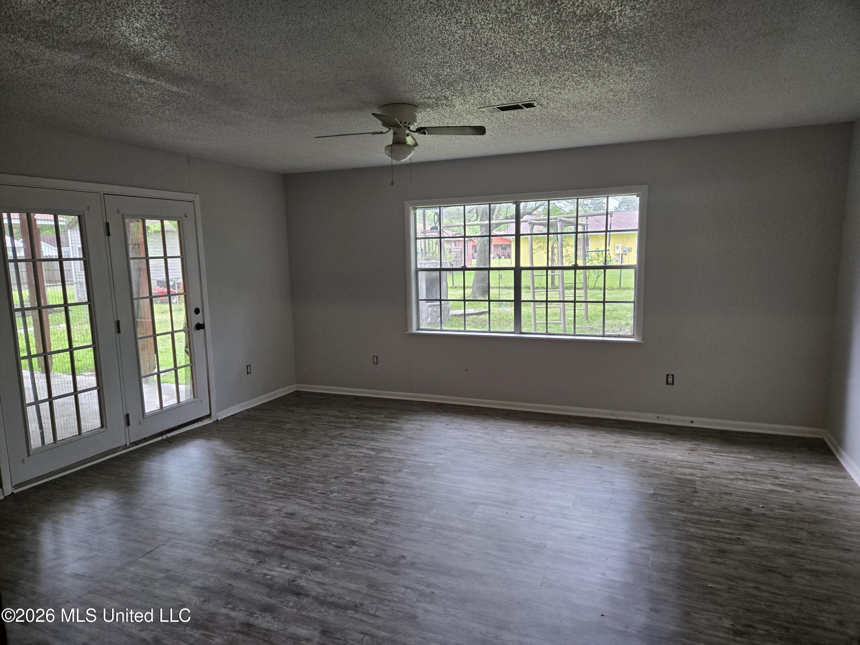 2710 E Angela Circle Property Photo 9