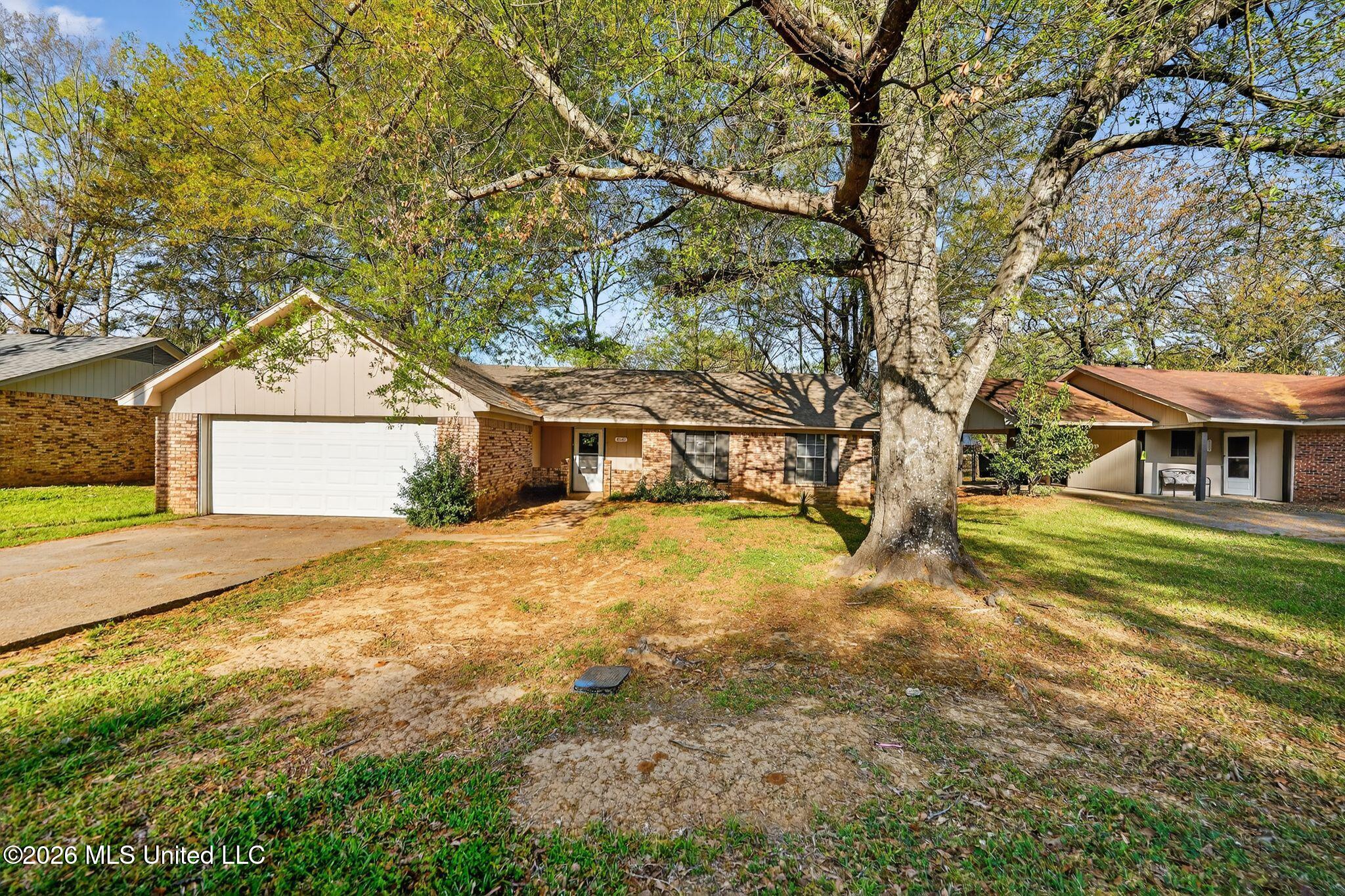 2141 Thousand Oaks Drive Property Photo 3