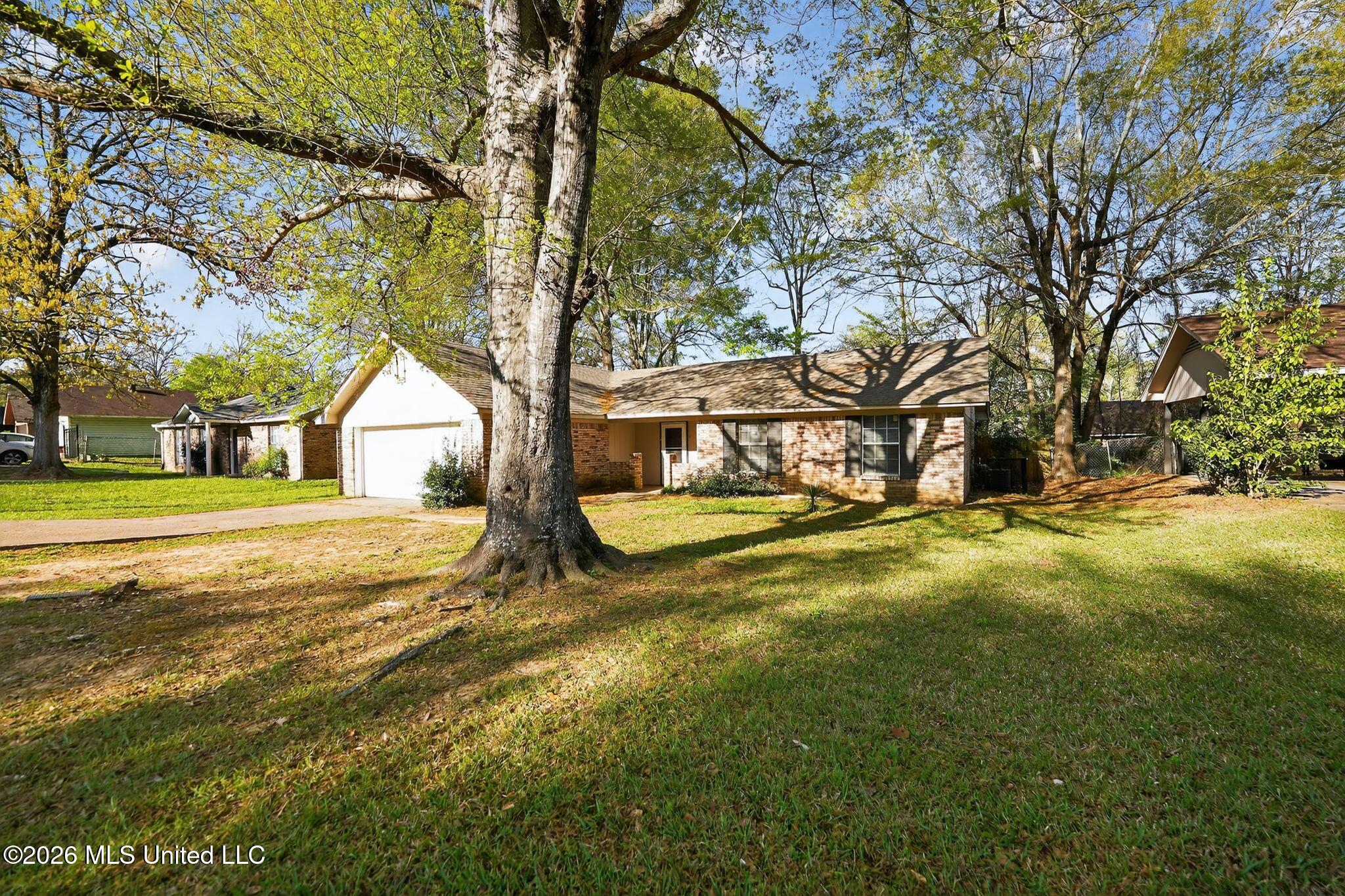 2141 Thousand Oaks Drive Property Photo 4