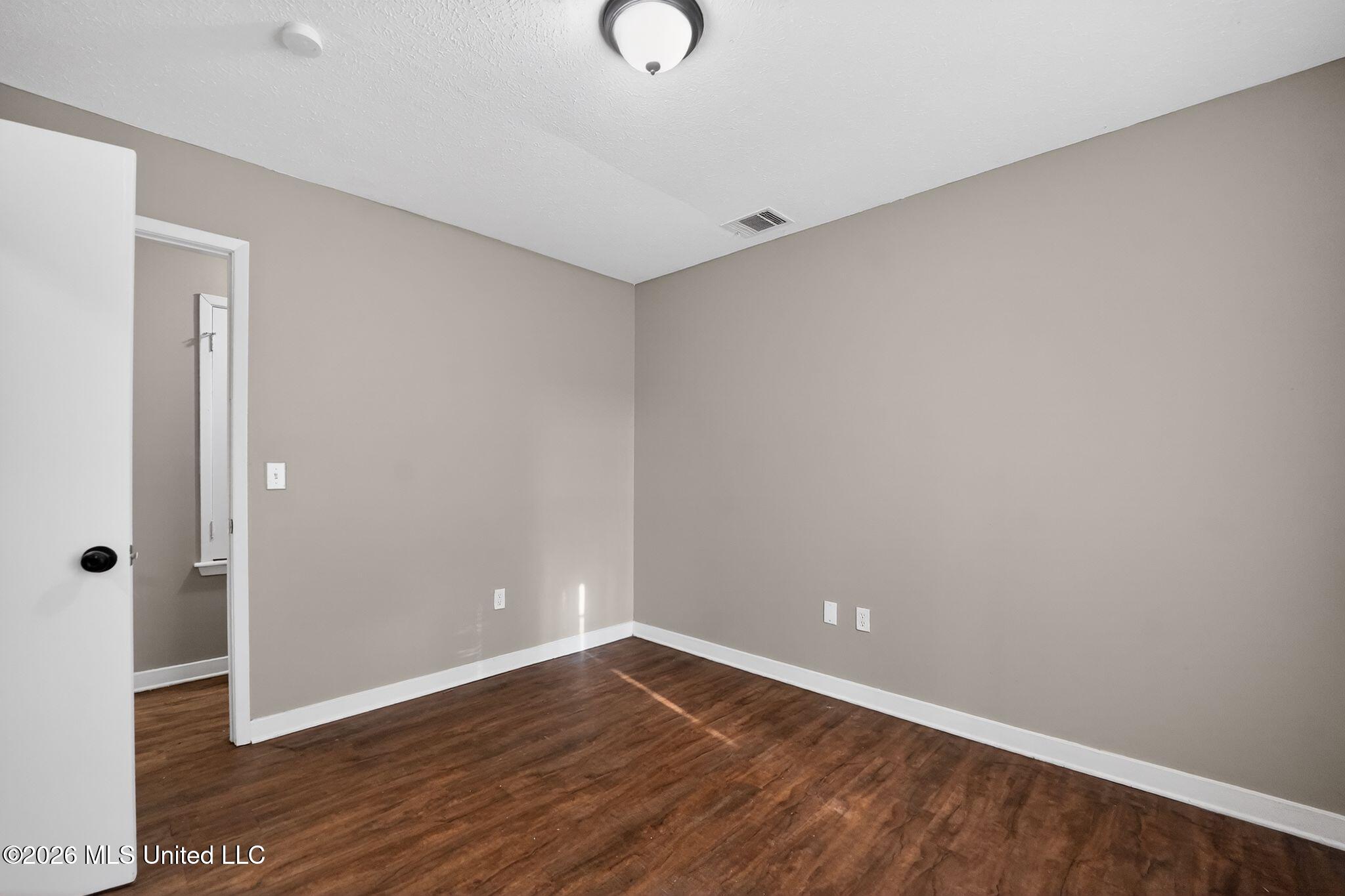 2141 Thousand Oaks Drive Property Photo 9
