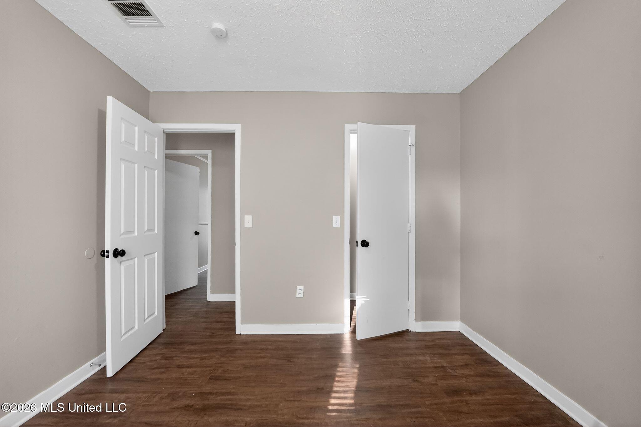 2141 Thousand Oaks Drive Property Photo 10